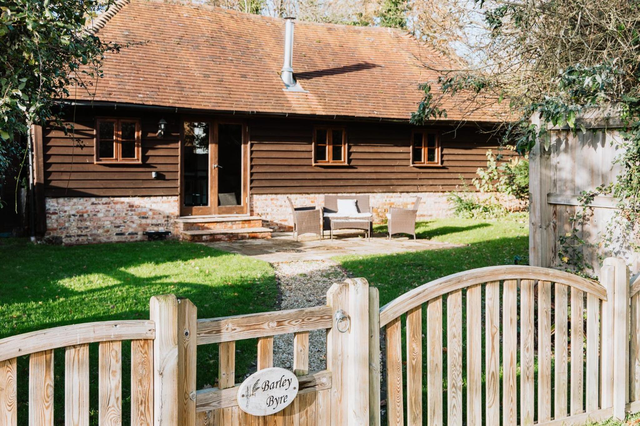 Charming picturesque cottage - nr Tenterden & Rye, pets welcomed view 4