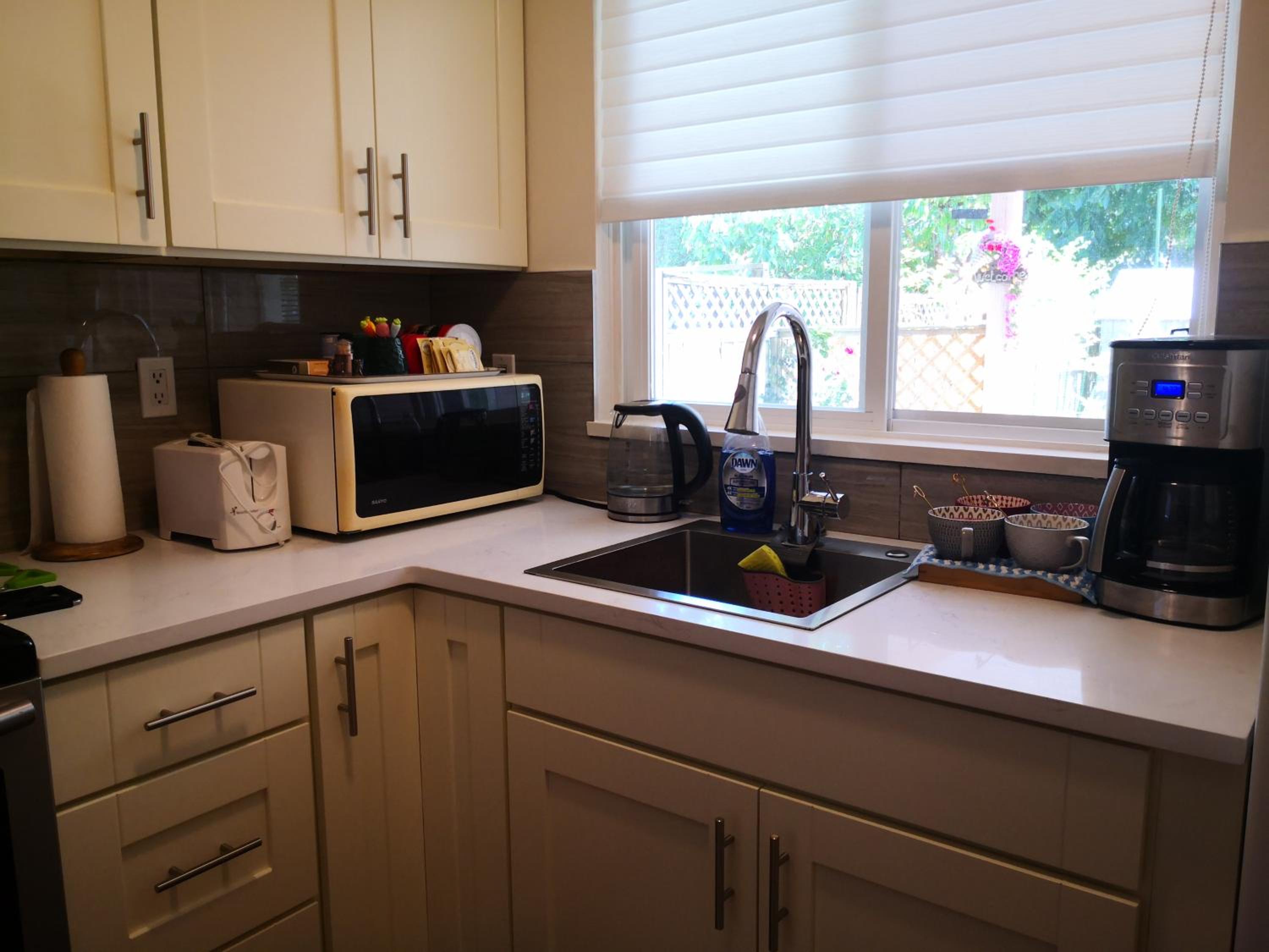 Coquitlam center, 2 bedroom suite, walking to skytrain