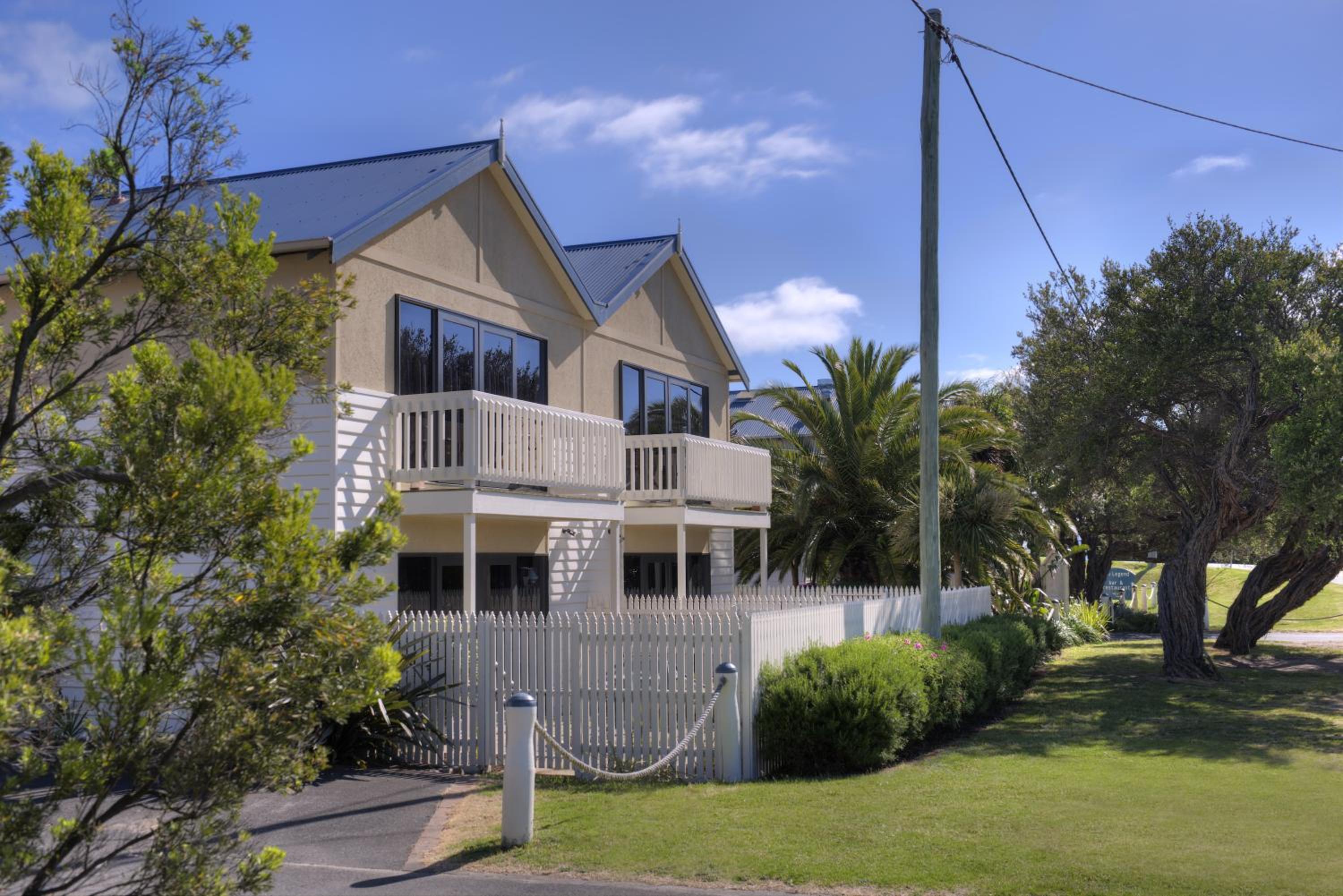 Boathouse Resort Studios and Suites