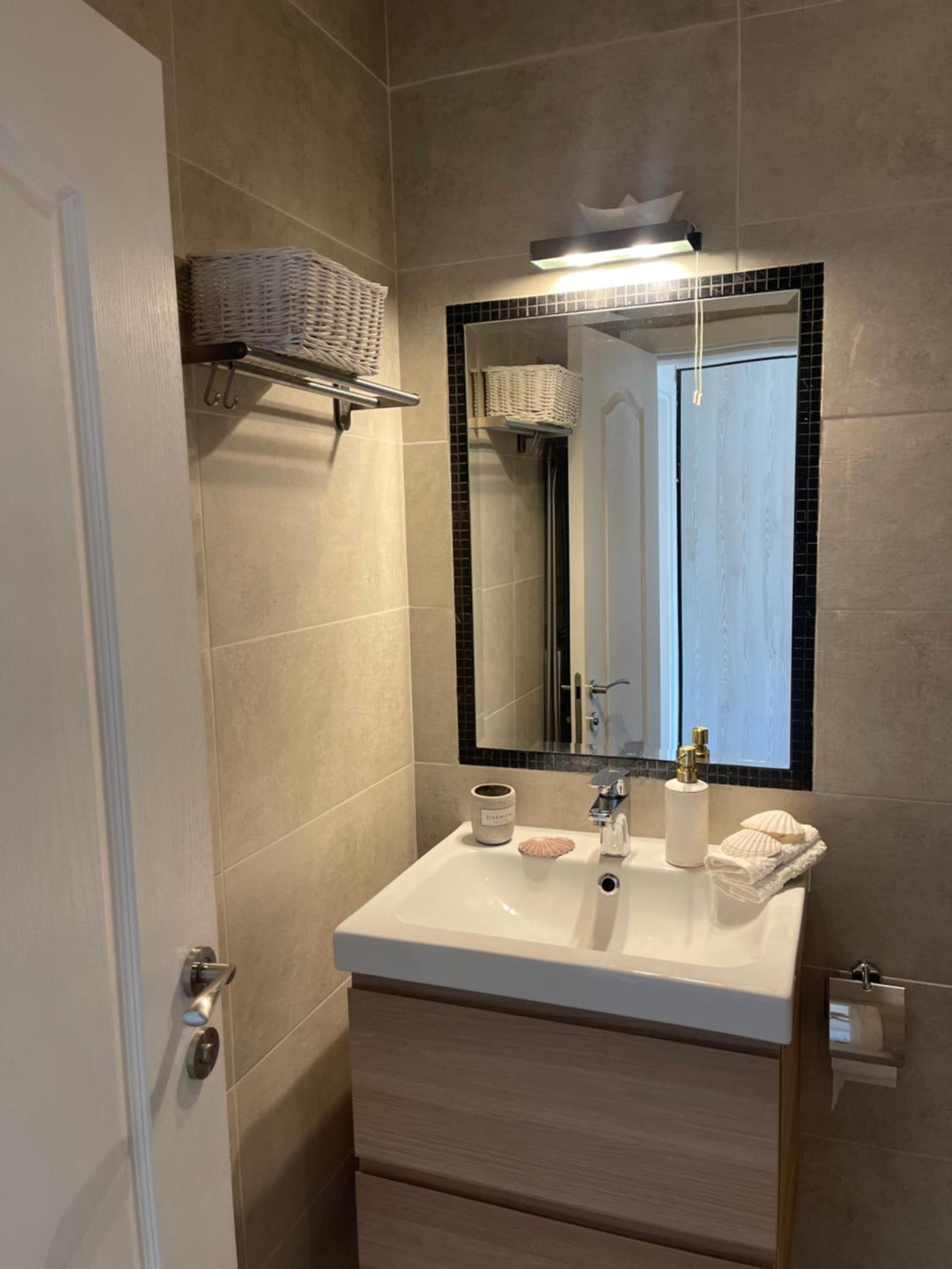 Luxury Central Apartment view 5