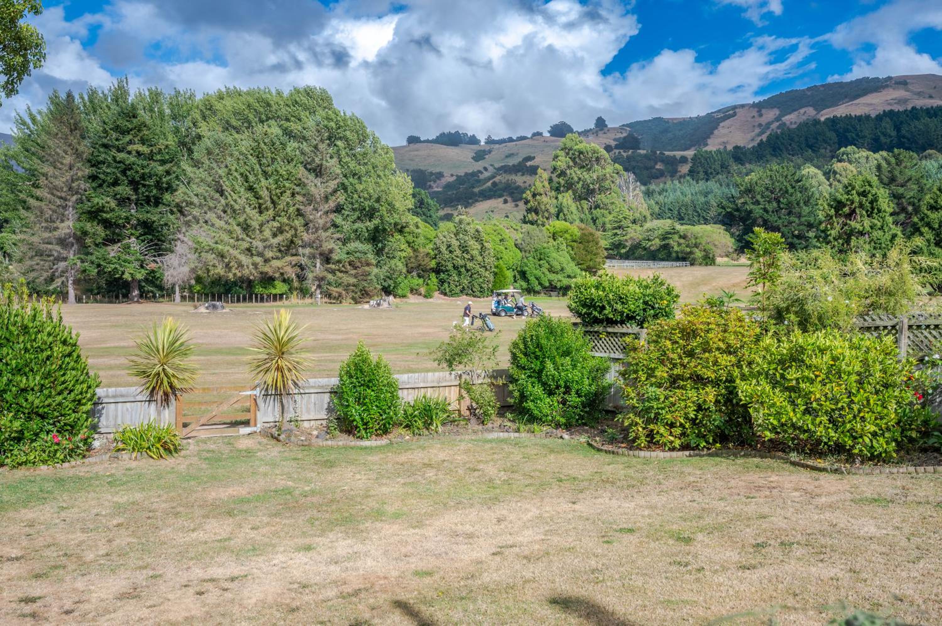 Links Lifestyle - Duvauchelle Holiday Home view 2