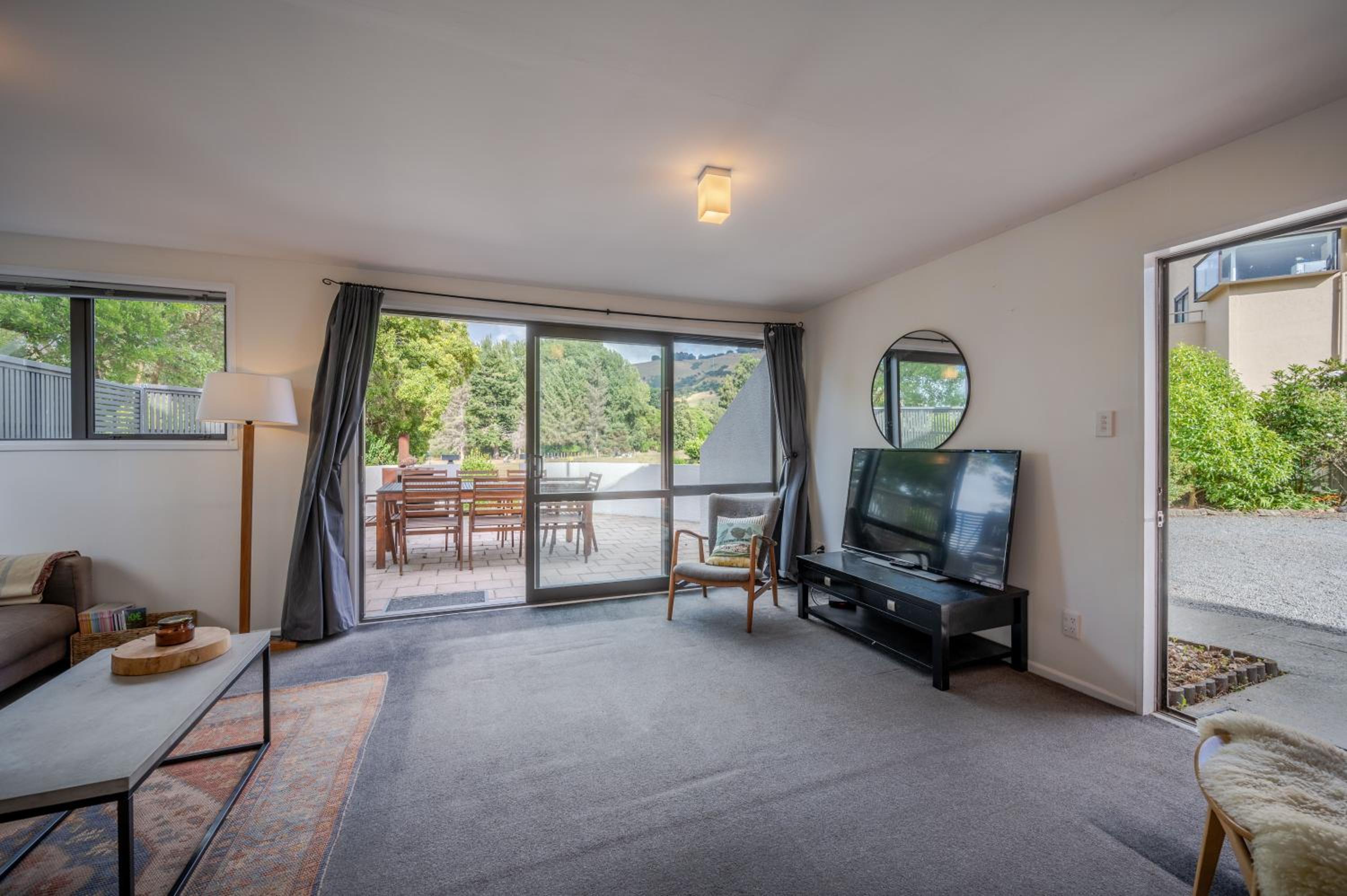 Links Lifestyle - Duvauchelle Holiday Home view 4