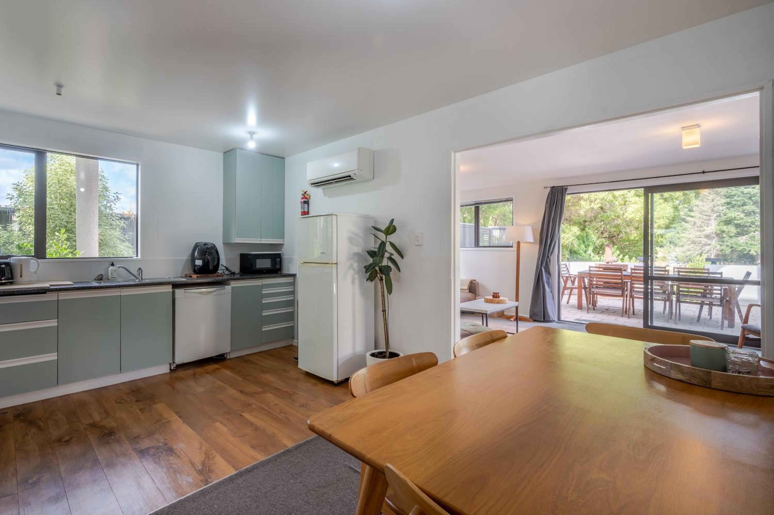 Links Lifestyle - Duvauchelle Holiday Home view 5