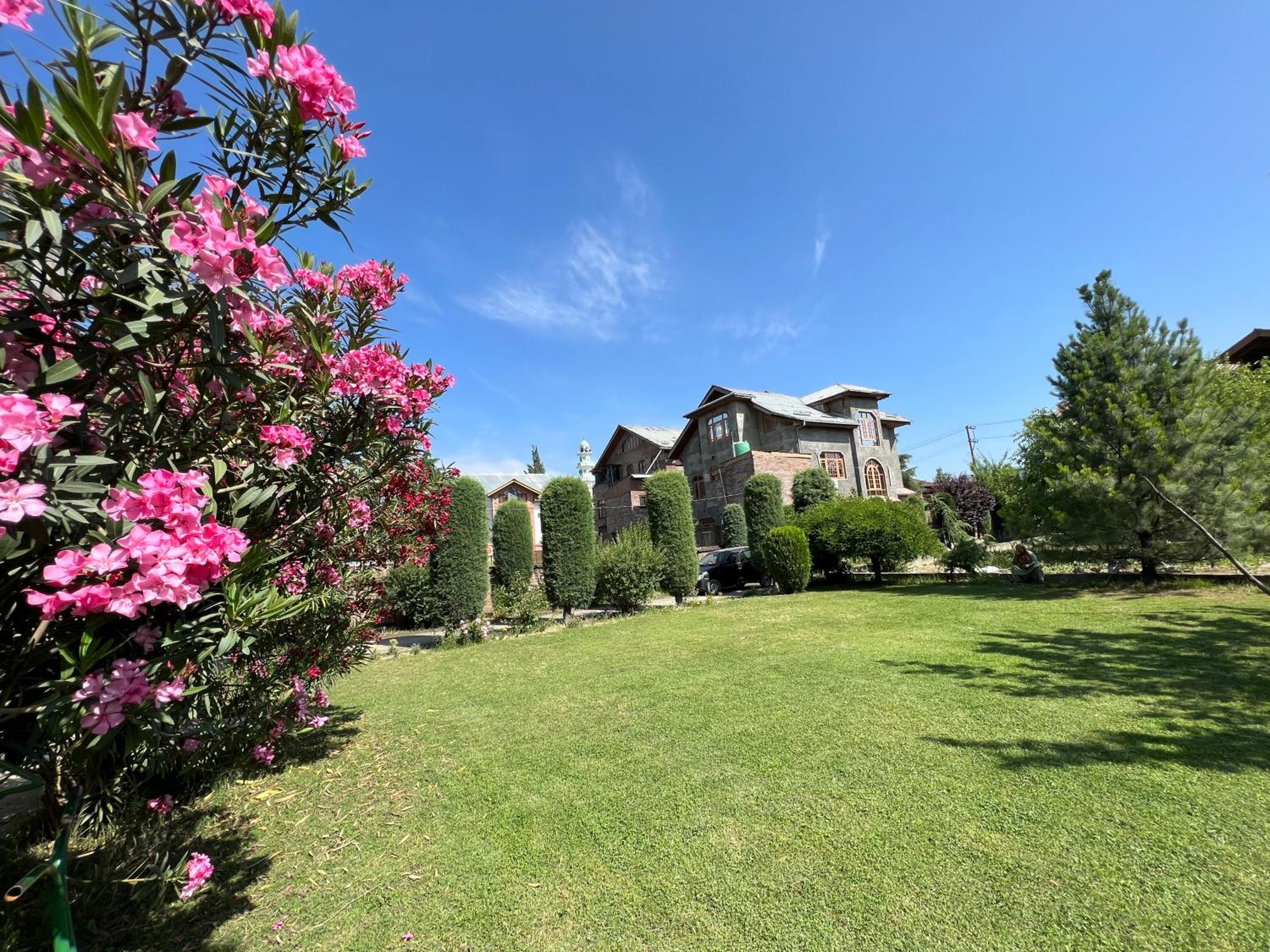 Farmhouse - A Luxury Living view 3