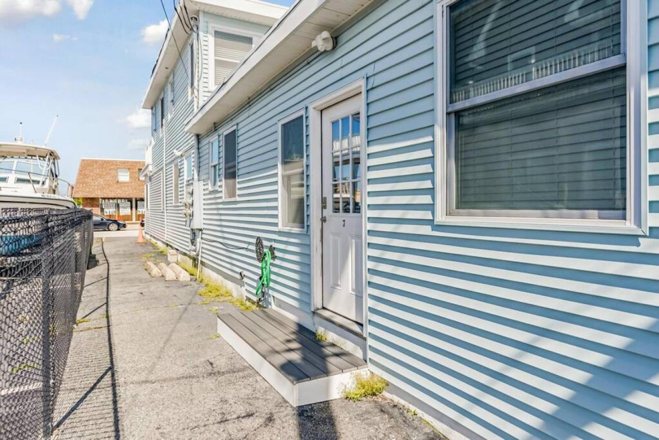 33rd Unit 1 Beachbound Parking 2 Blocks to the Beach view 5