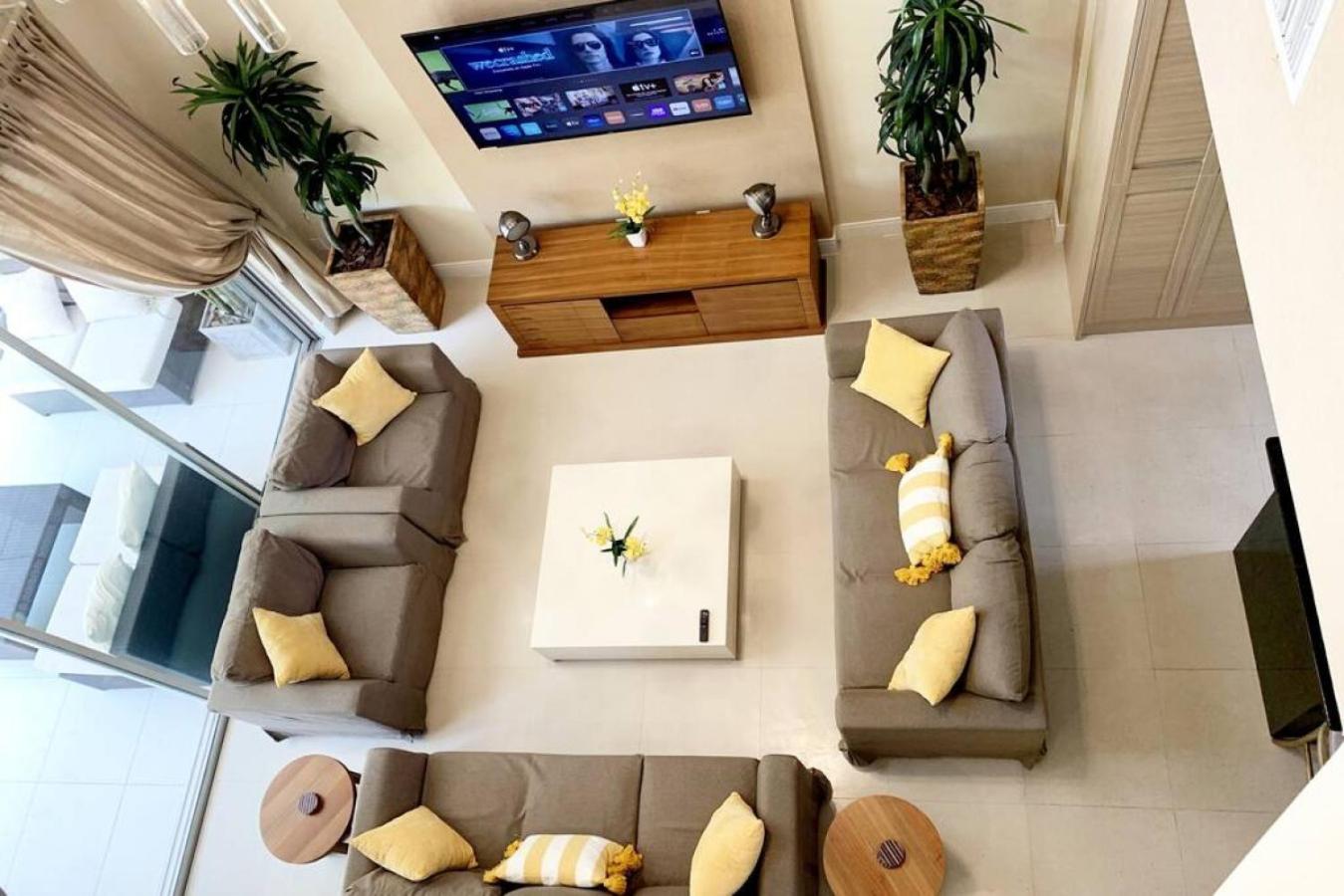 Luxury Townhouse located NEXT to DISNEY ORLANDO