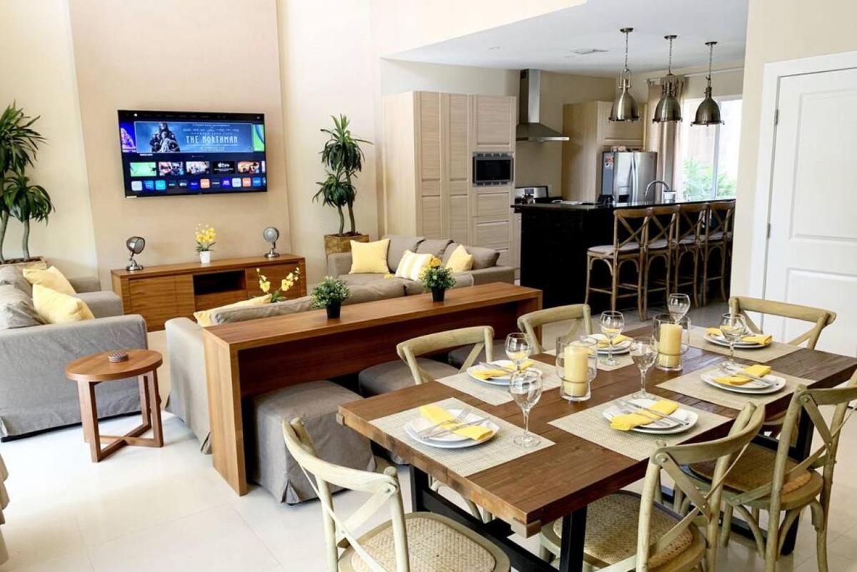 Luxury Townhouse located NEXT to DISNEY ORLANDO