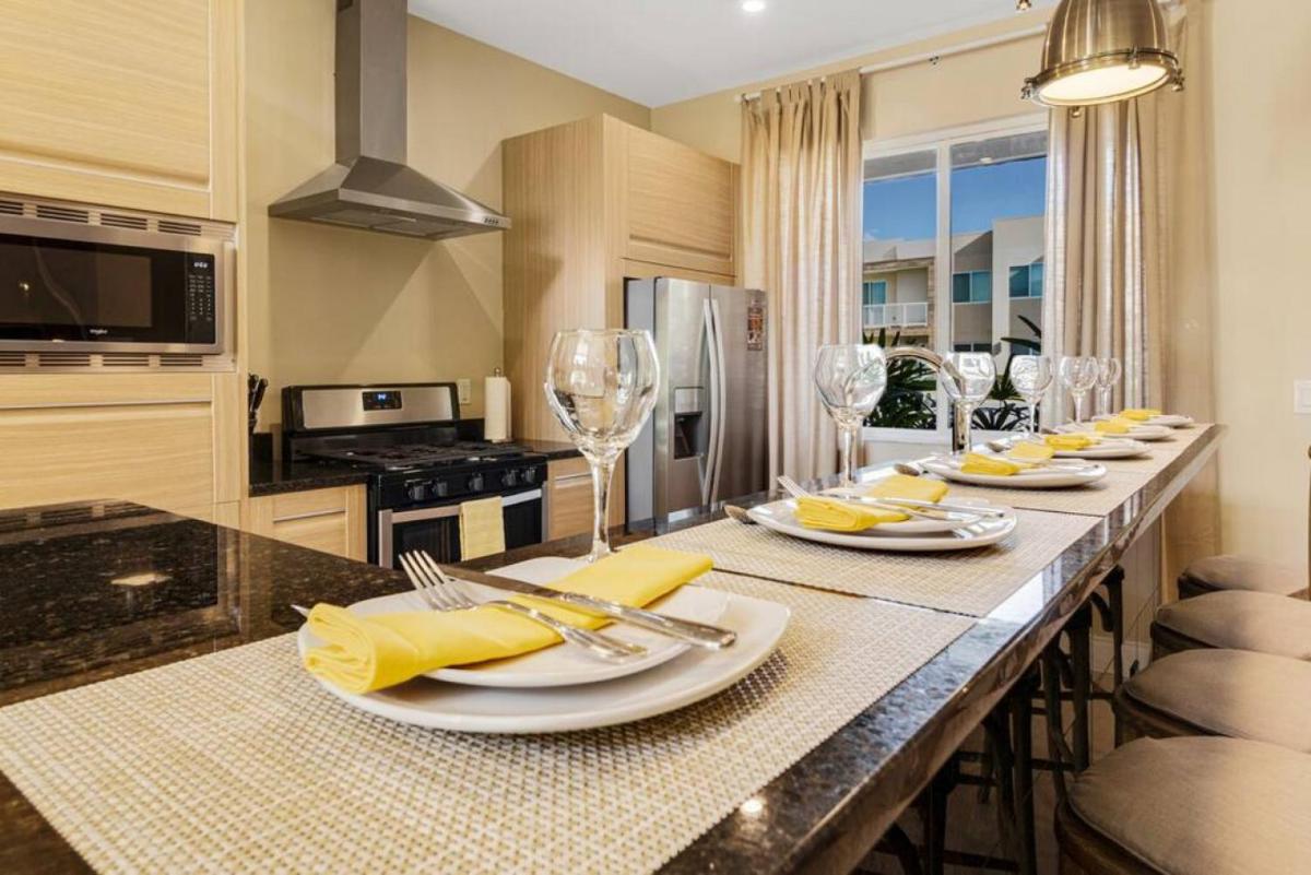Luxury Townhouse located NEXT to DISNEY ORLANDO