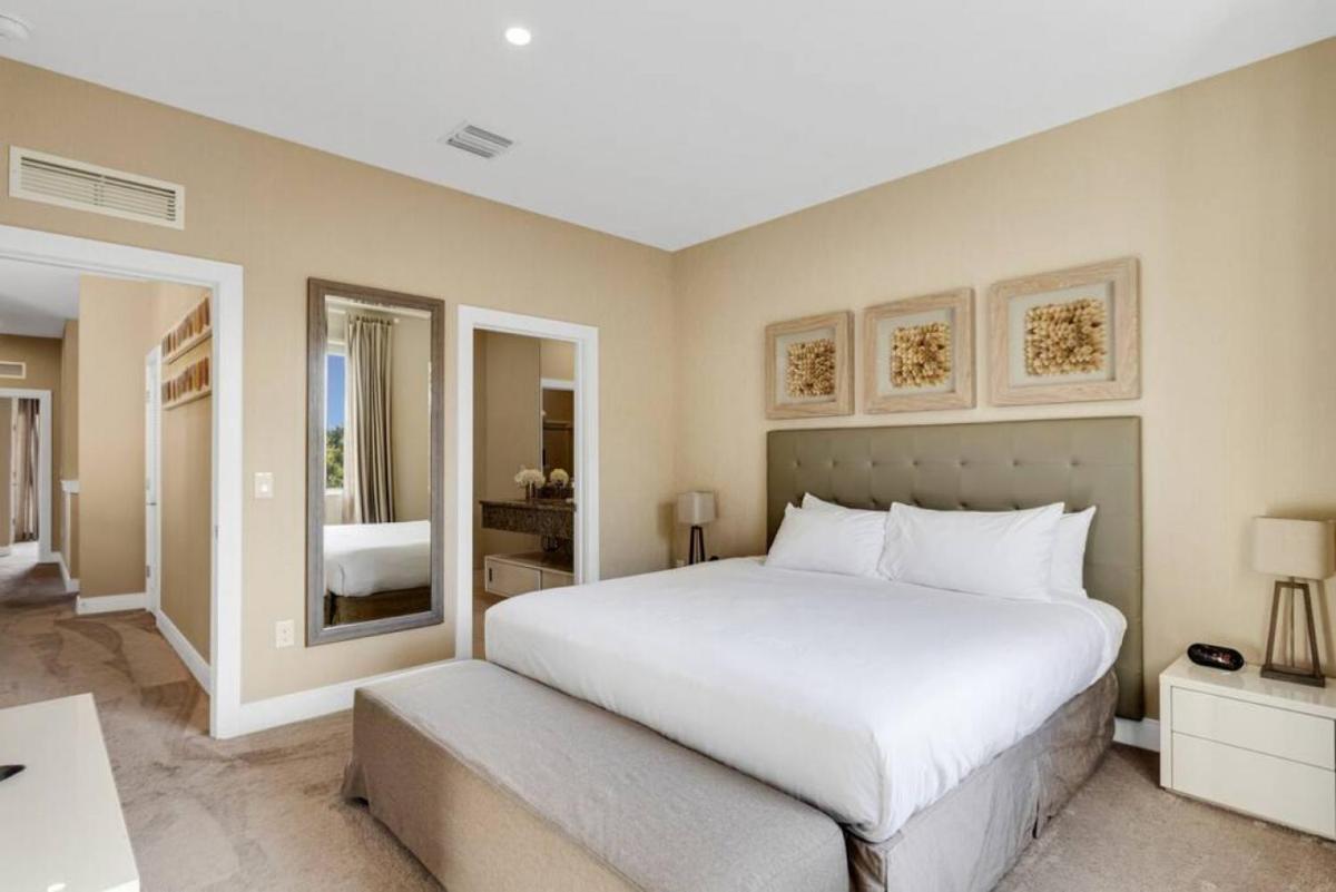 Luxury Townhouse located NEXT to DISNEY ORLANDO
