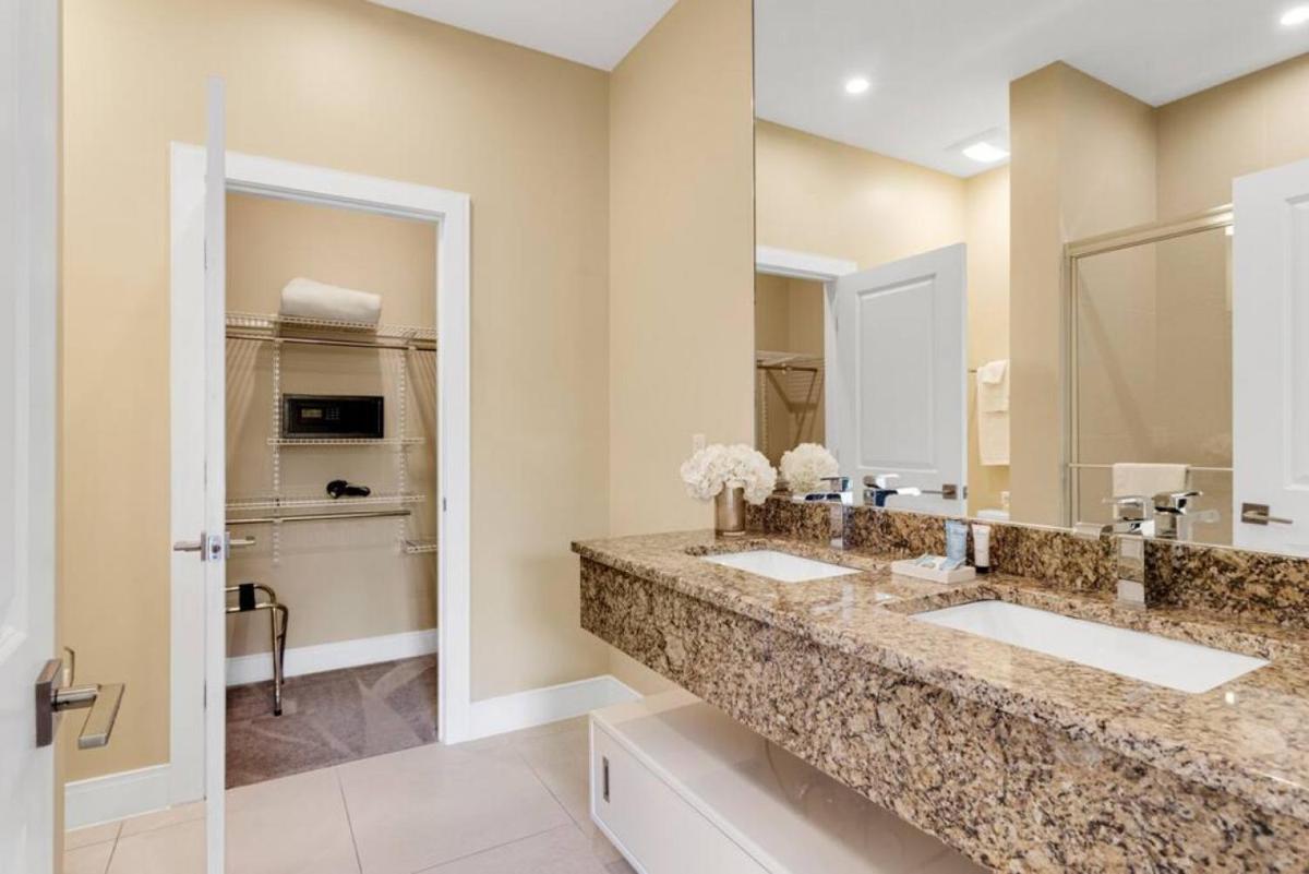 Luxury Townhouse located NEXT to DISNEY ORLANDO
