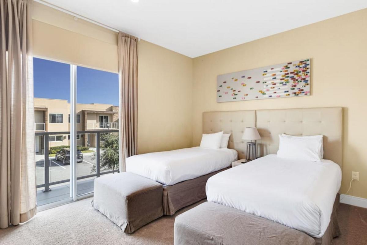Luxury Townhouse located NEXT to DISNEY ORLANDO