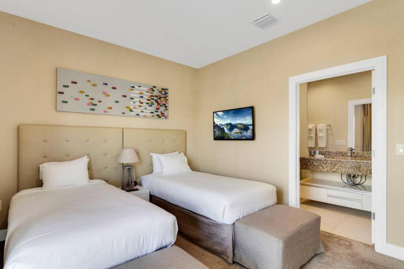 Luxury Townhouse located NEXT to DISNEY ORLANDO