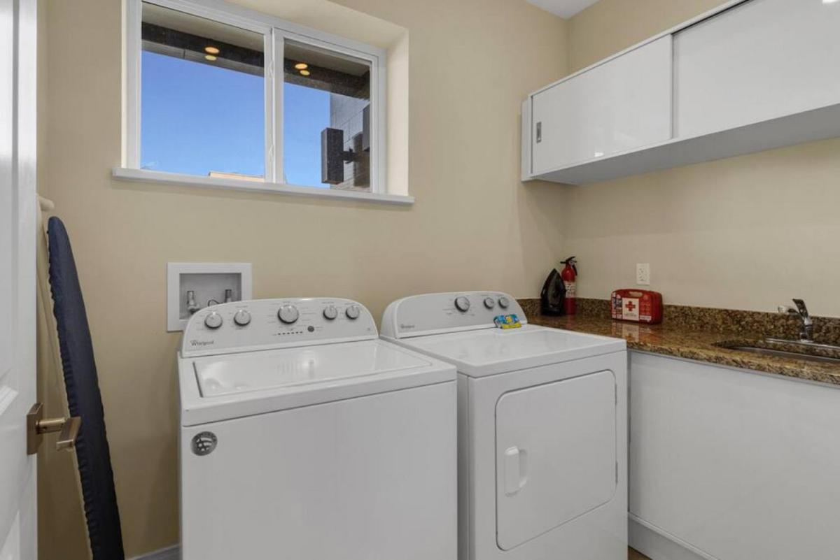 Luxury Townhouse located NEXT to DISNEY ORLANDO