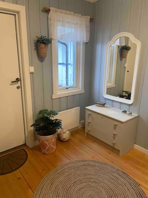 Fantastisk sjøhytte, 10 sengeplasser, strand og egen brygge