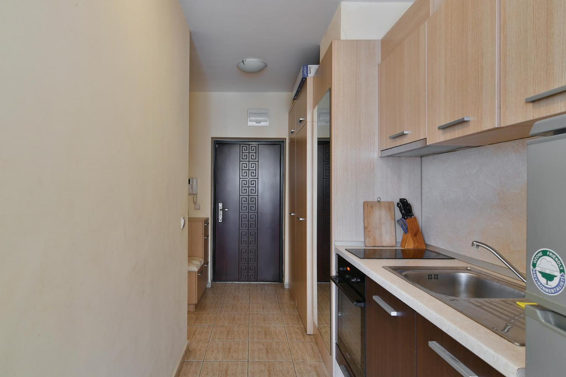 Studio on Maxi complex with parking