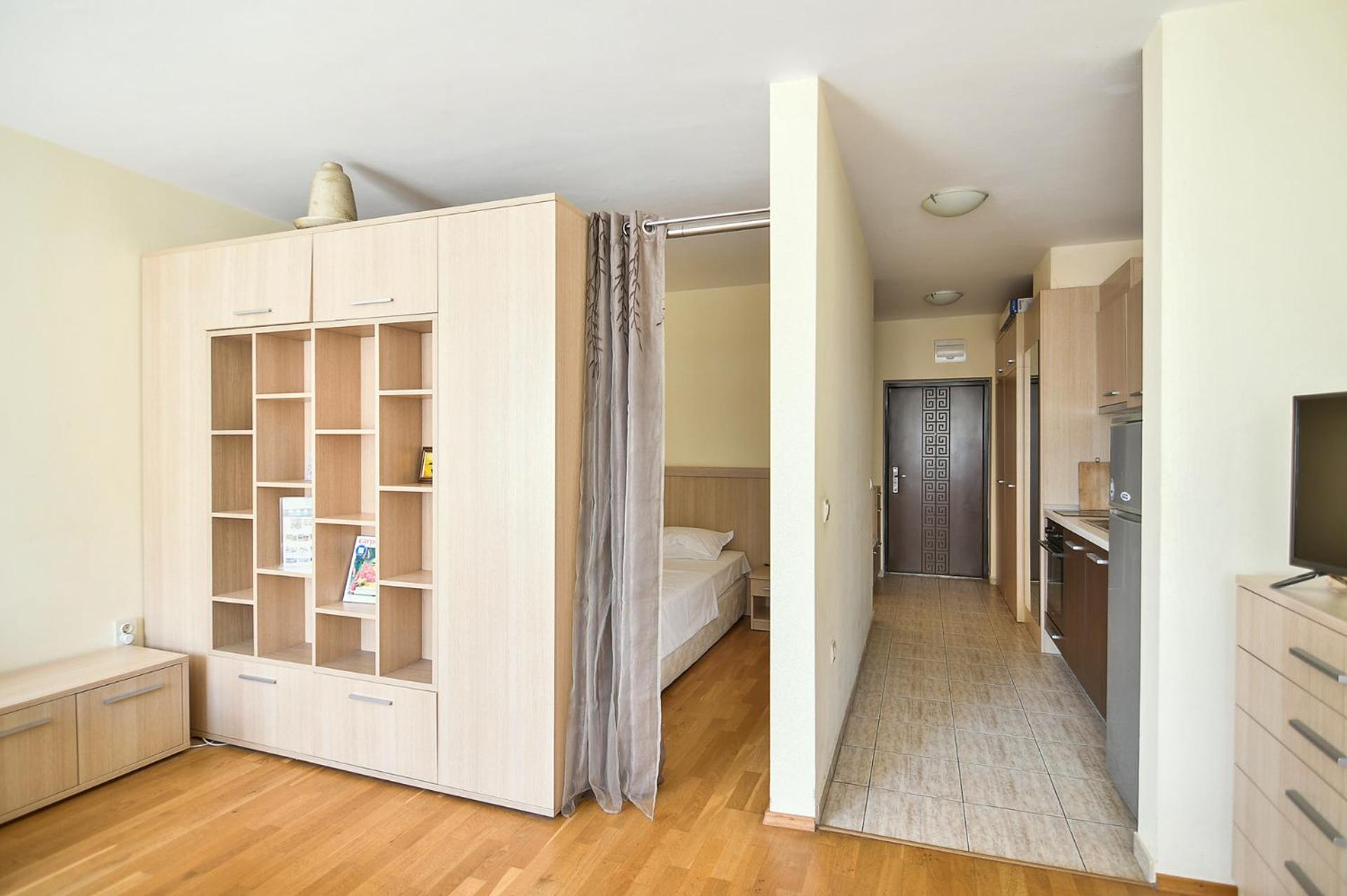 Studio on Maxi complex with parking