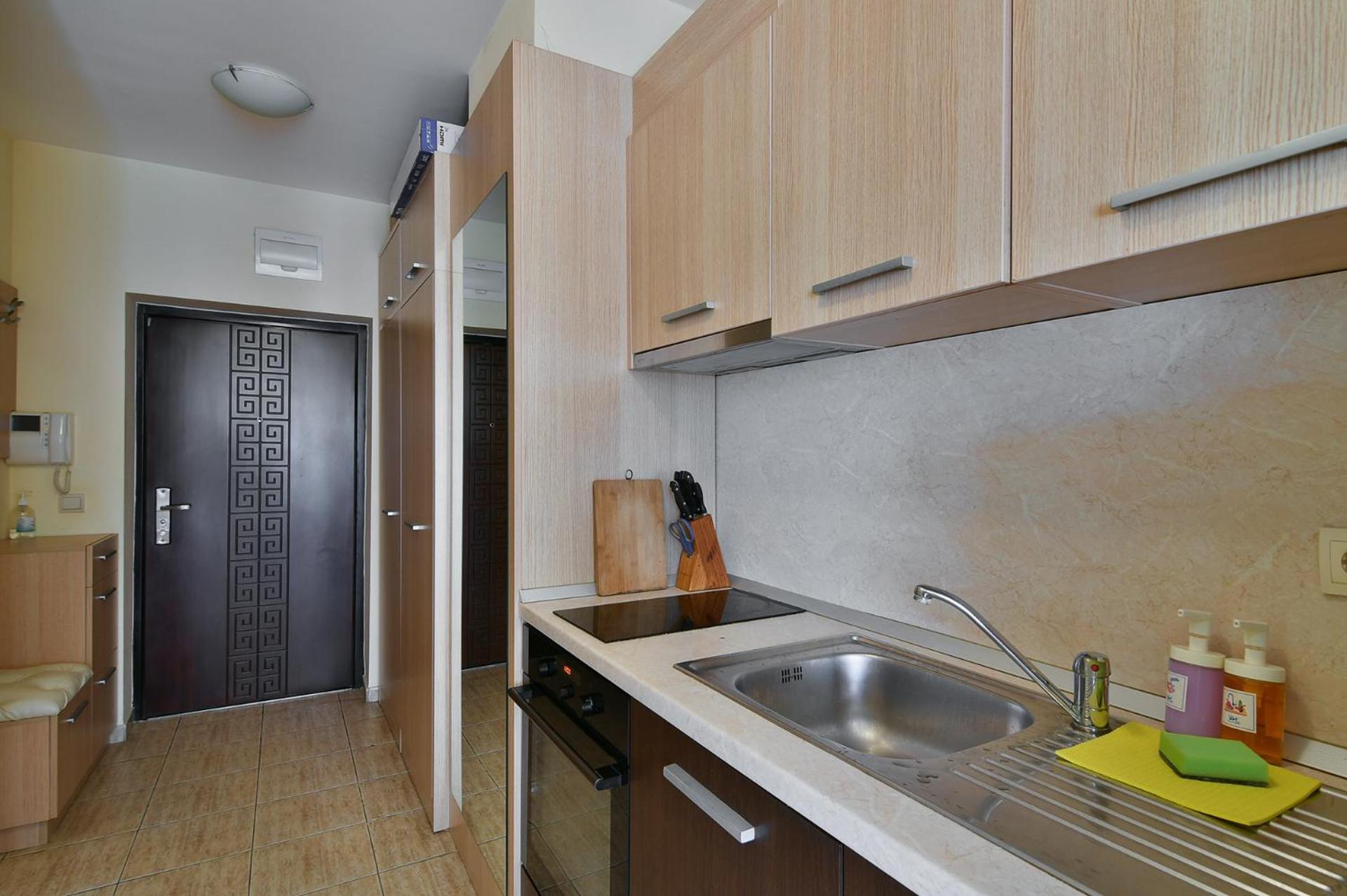 Studio on Maxi complex with parking