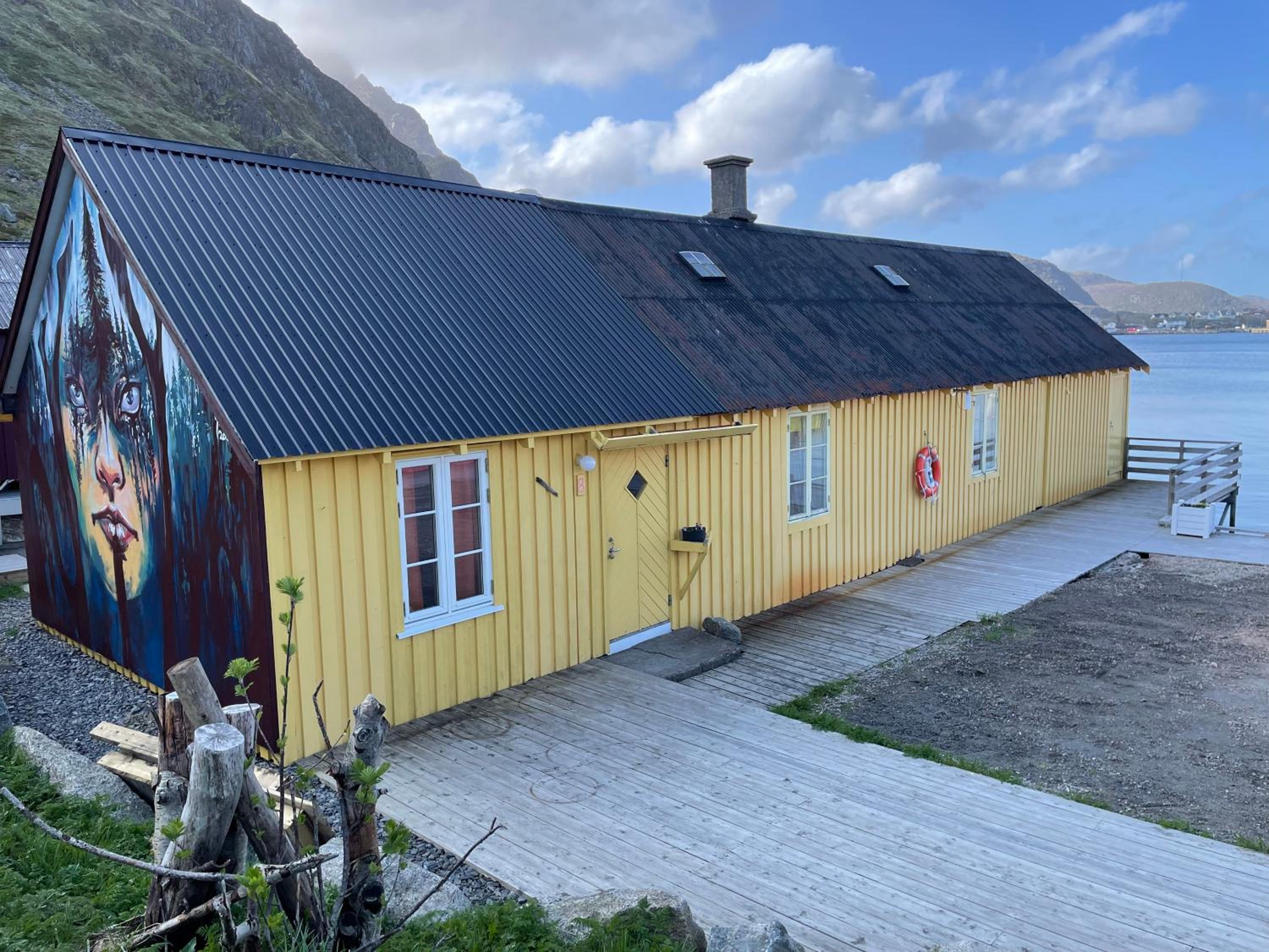 Kræmmervika Rorbuer - Rustic Cabins & Hostel in Lofoten view 2