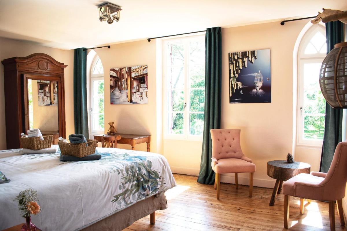 Les Volets Violets - Property Image 2