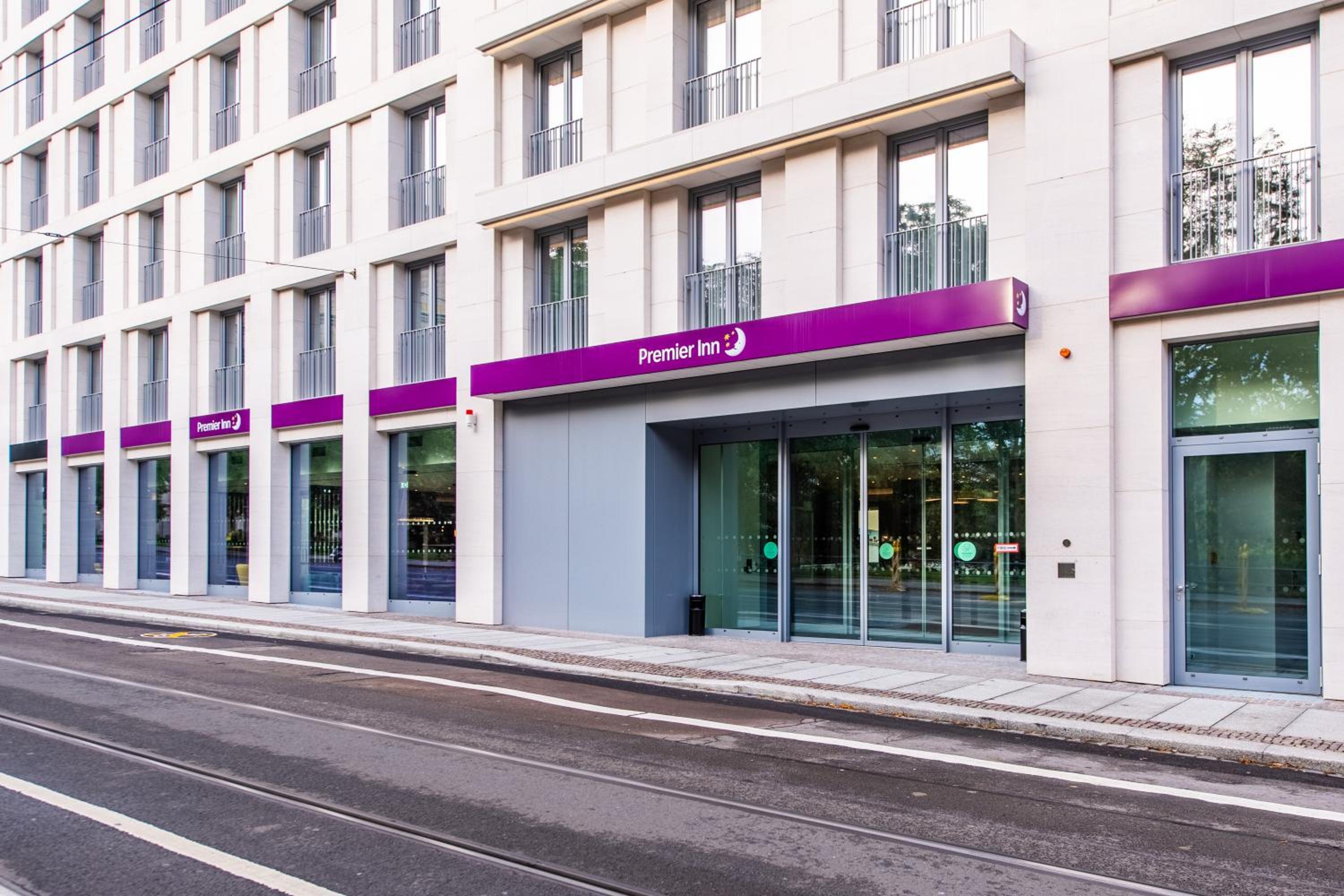 Premier Inn Leipzig City Oper - main view