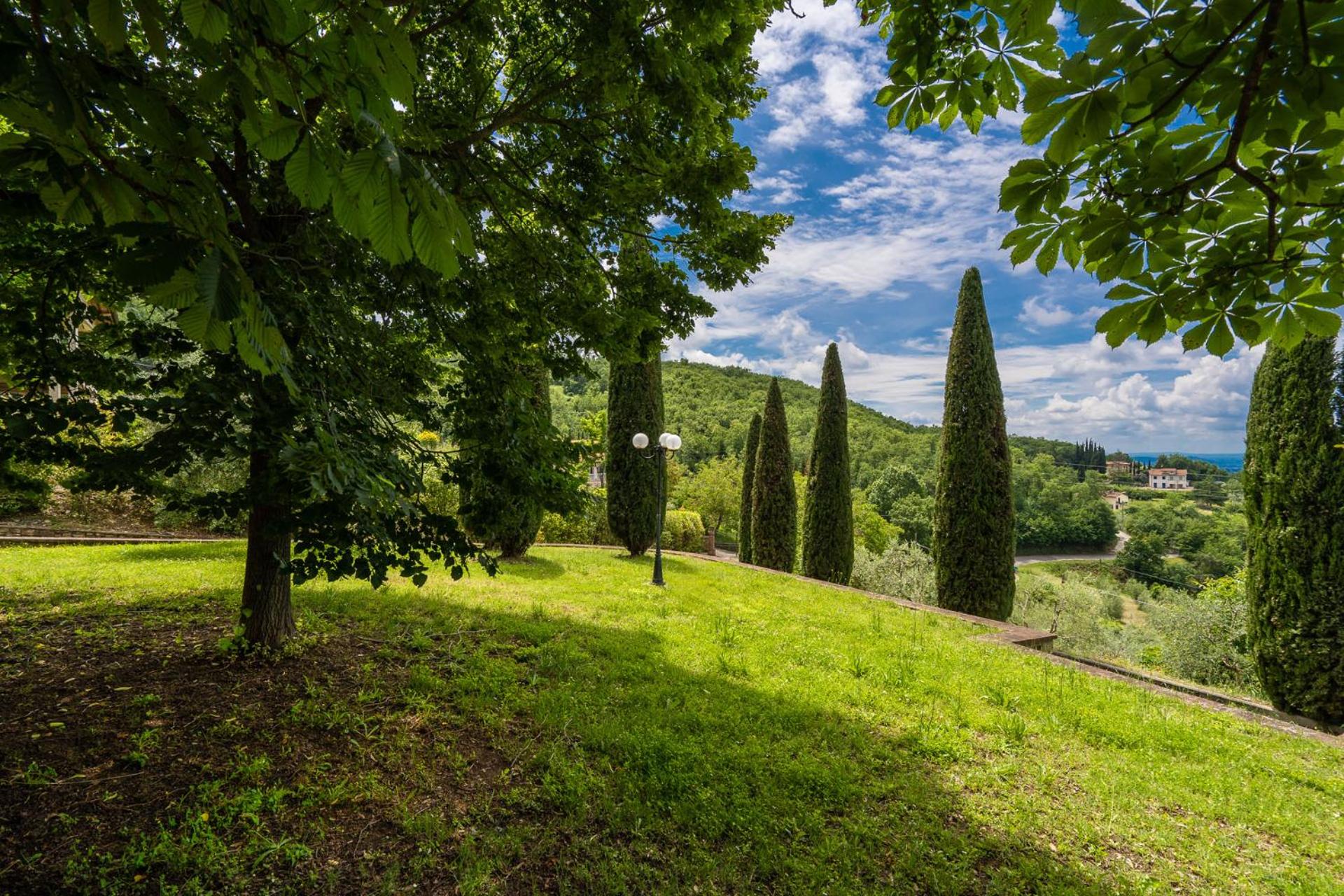 Experience the charm of Tenuta Le Caselle, a cozy farmhouse surrounded by nature and comfort! view 3