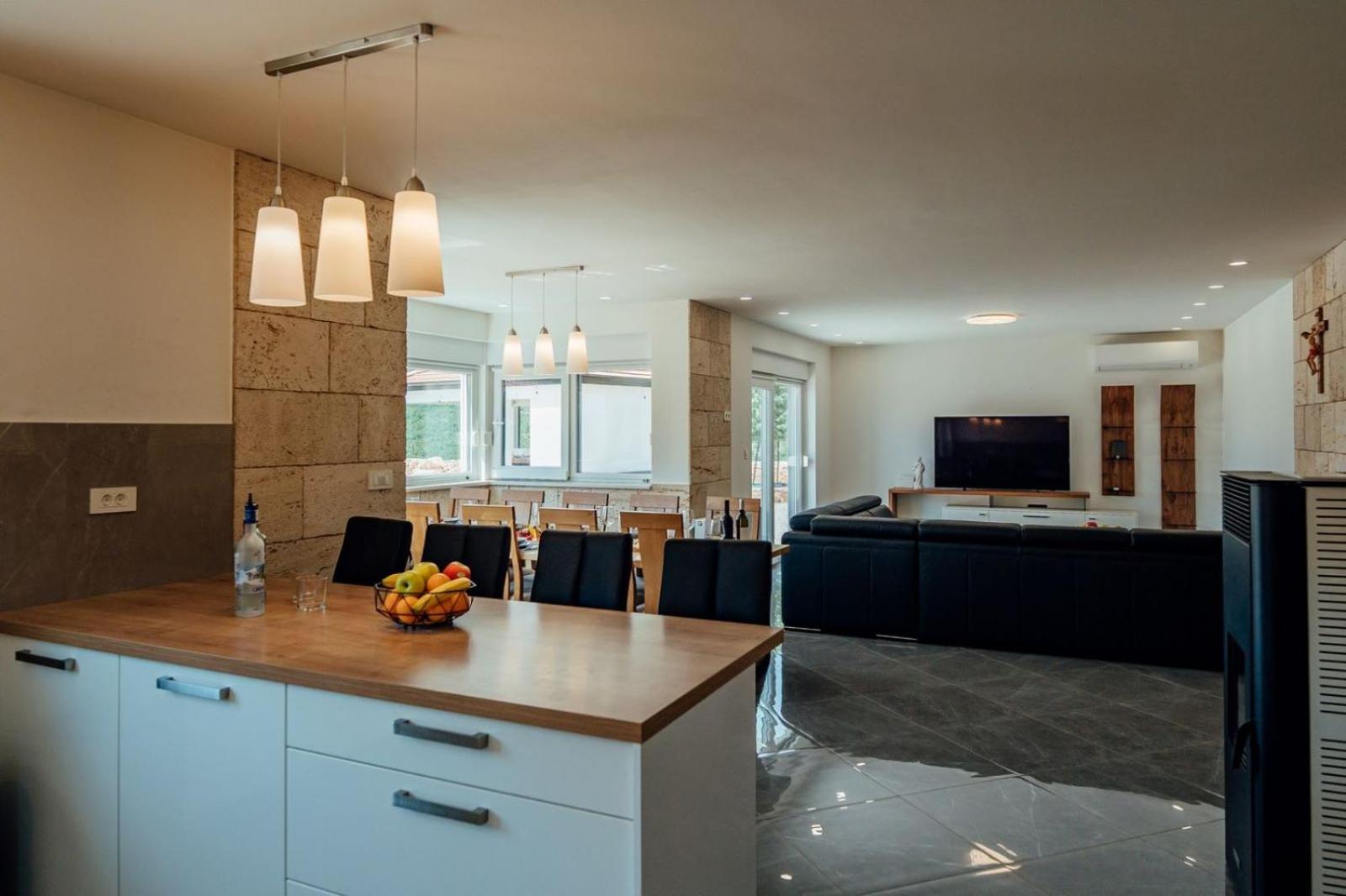 Vila Agape with a pool, football and tennis court
