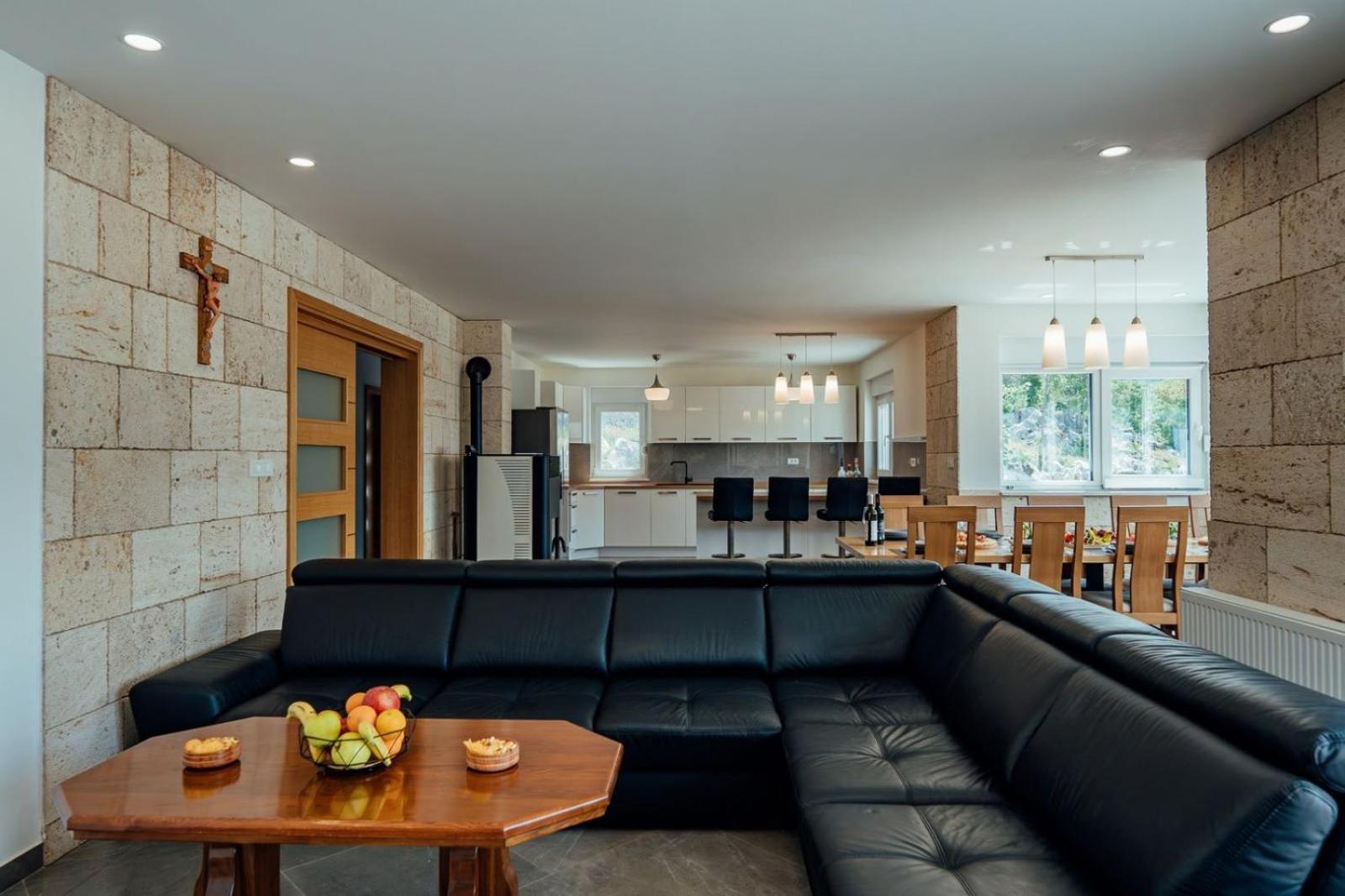 Vila Agape with a pool, football and tennis court