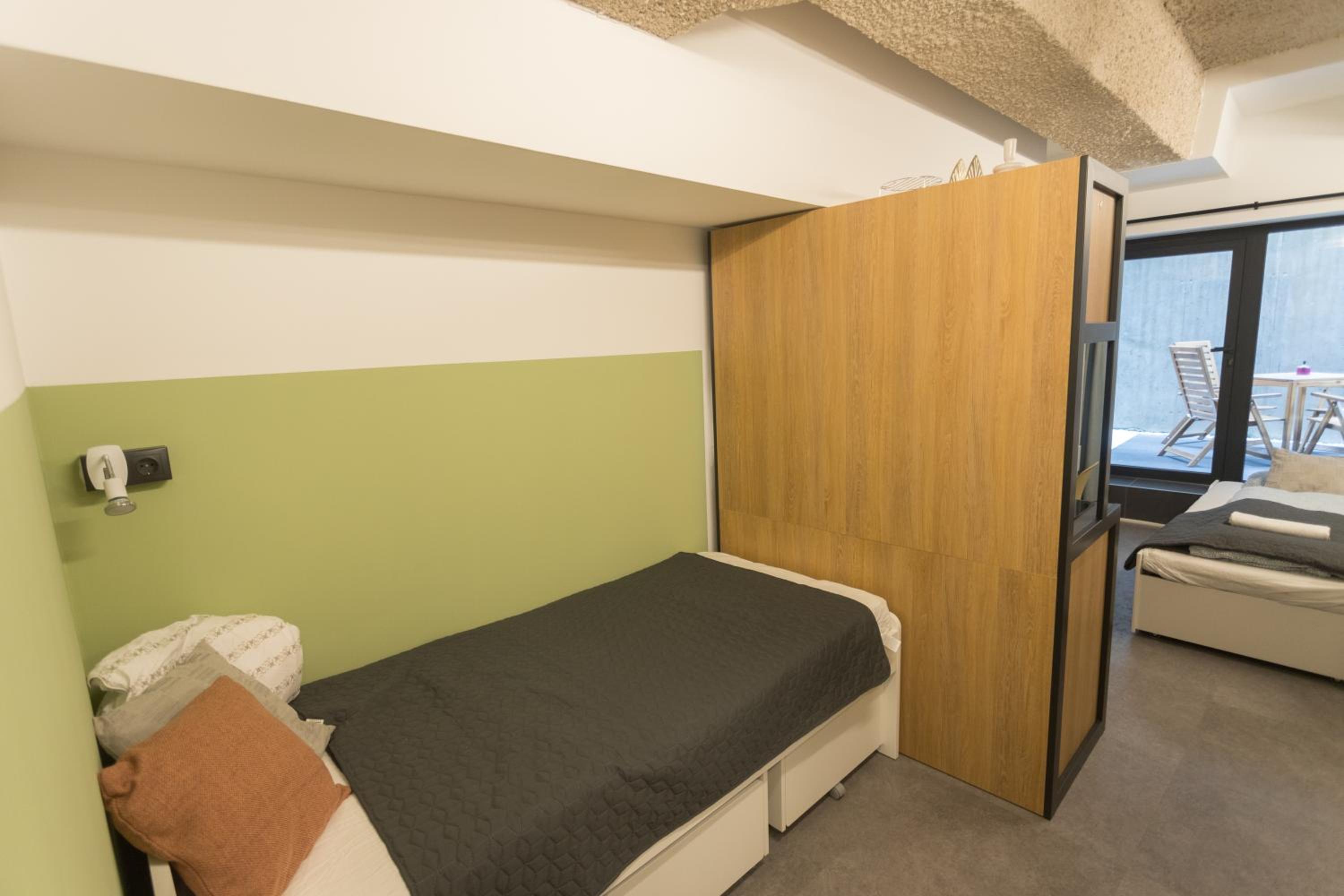 Peaceful Basement Apartment with Terrace & free GYM