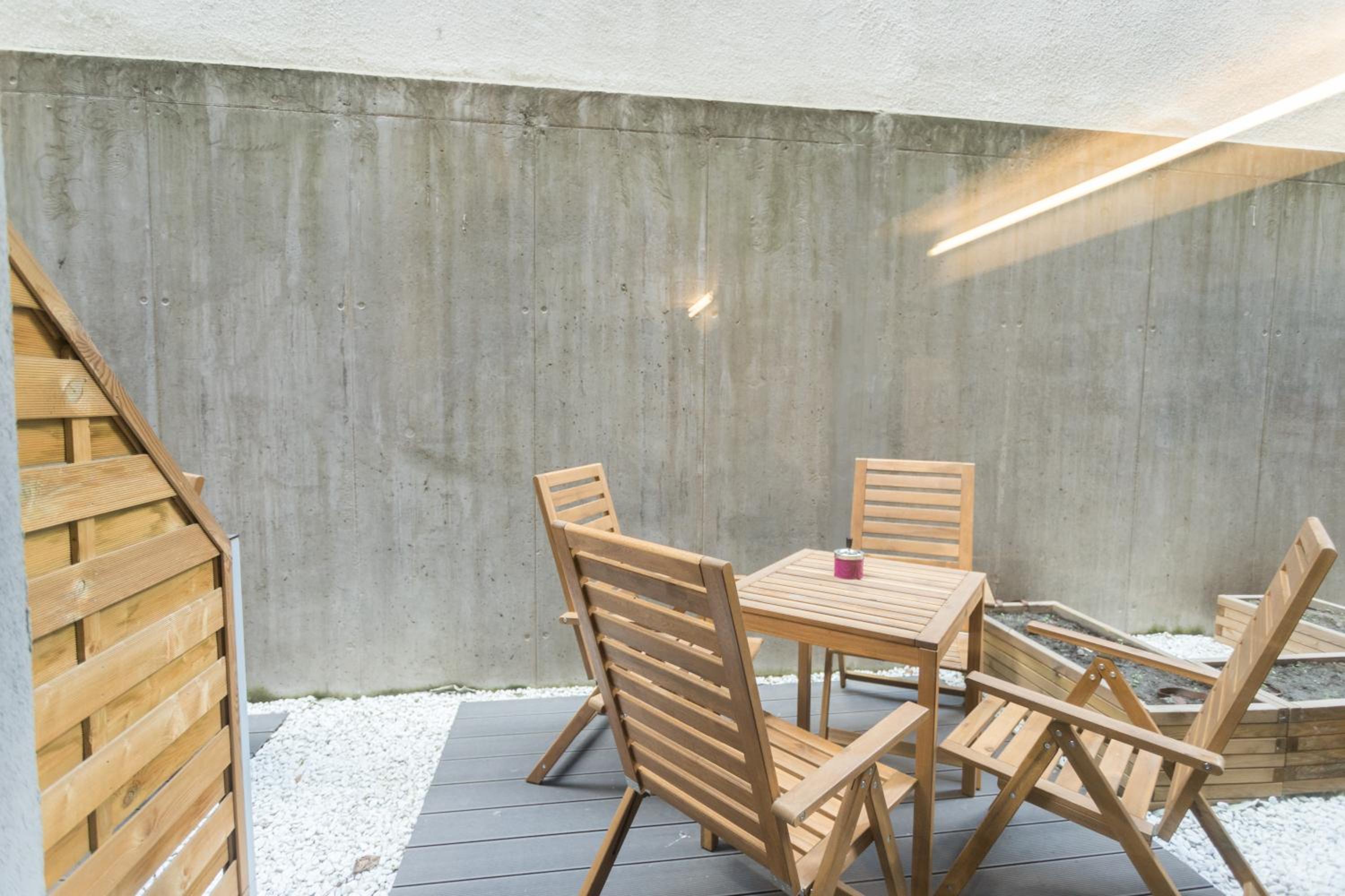Peaceful Basement Apartment with Terrace & free GYM