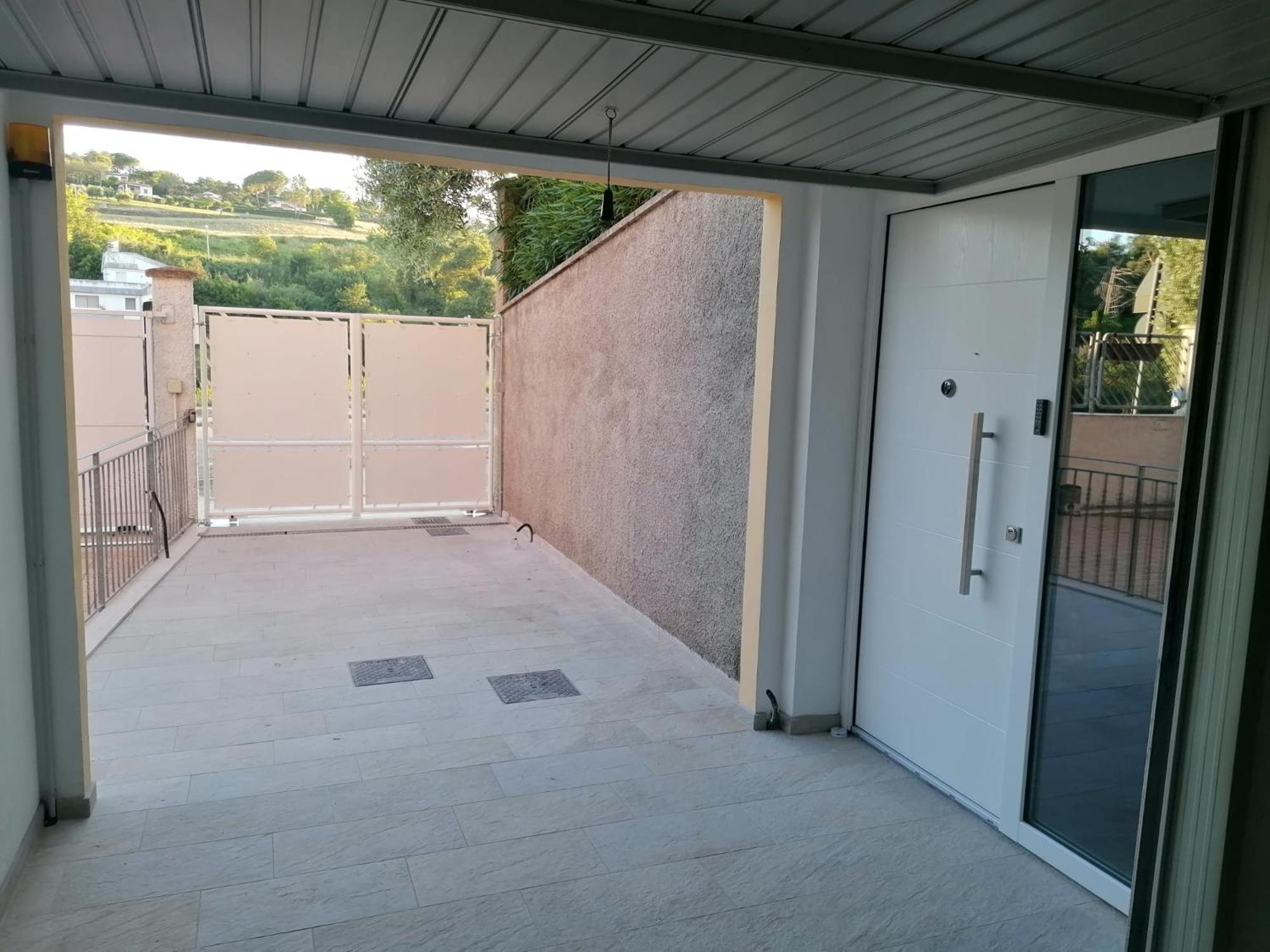 CASA NADIA a pochi passi dal mare con garage, terrazza e sala giochi view 4