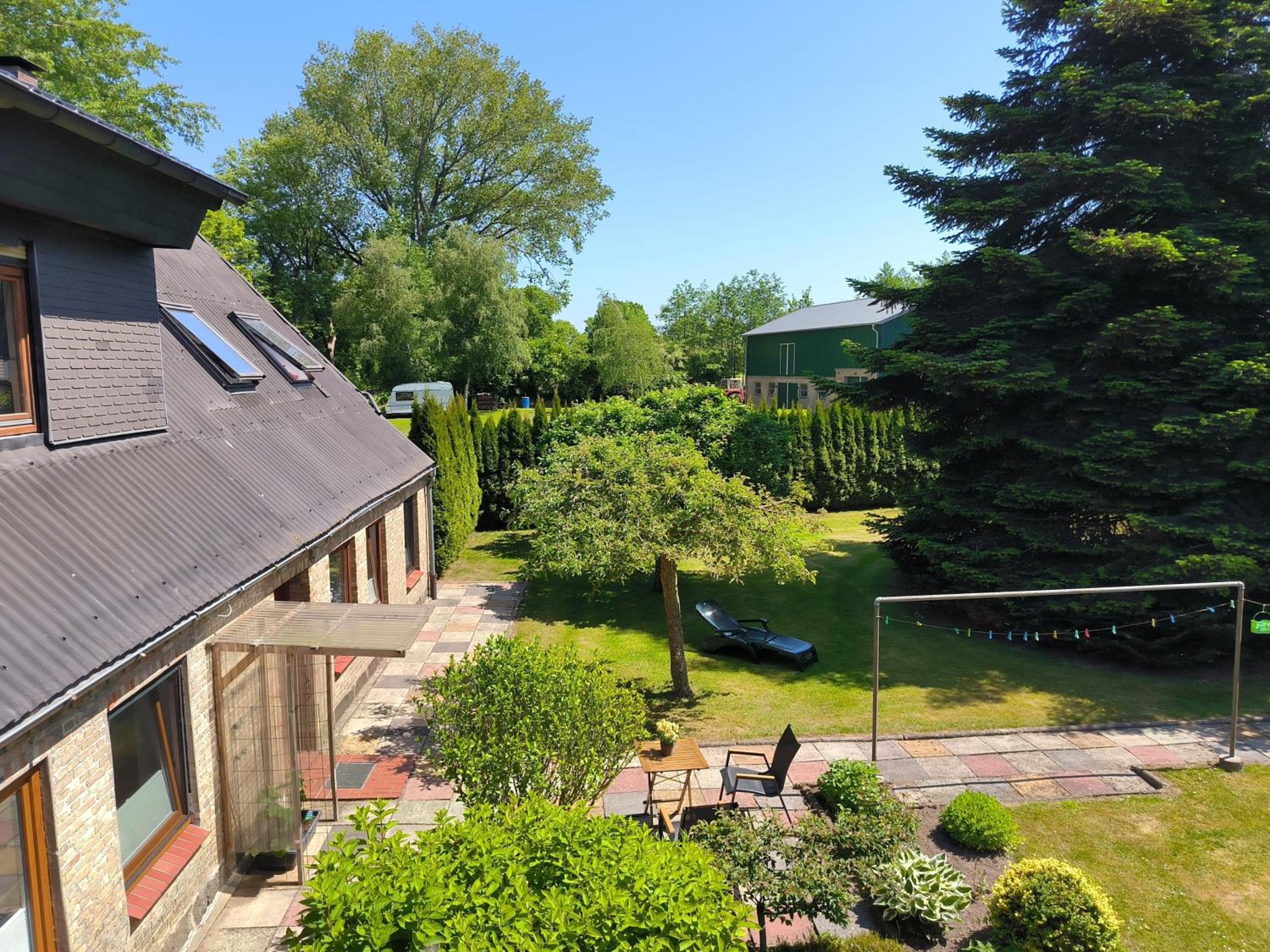Ferienwohnung zwischen den Meeren - schöne und gemütliche FeWo mit Garten