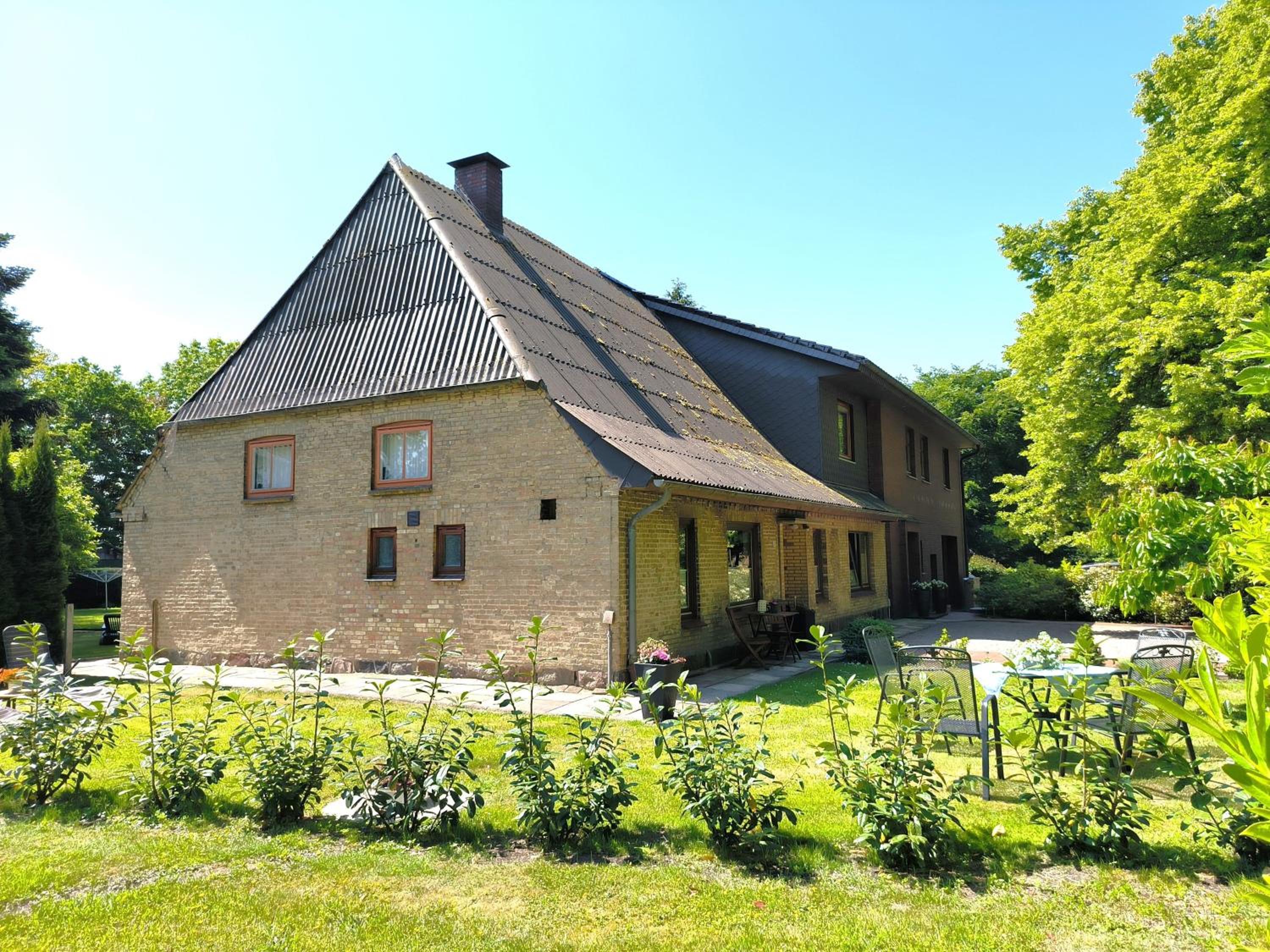 Ferienwohnung zwischen den Meeren - schöne und gemütliche FeWo mit Garten