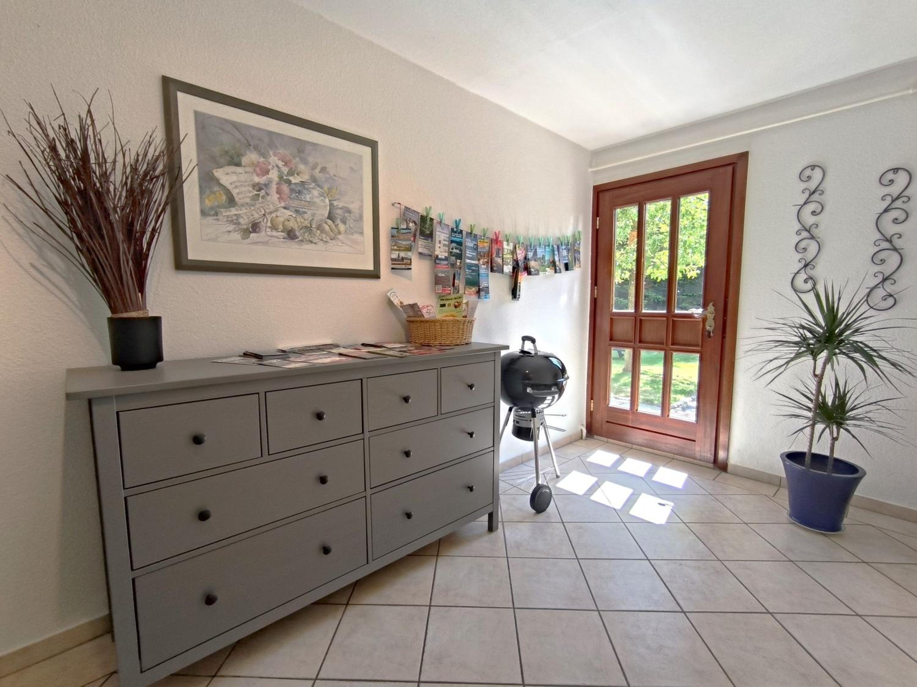 Ferienwohnung zwischen den Meeren - schöne und gemütliche FeWo mit Garten