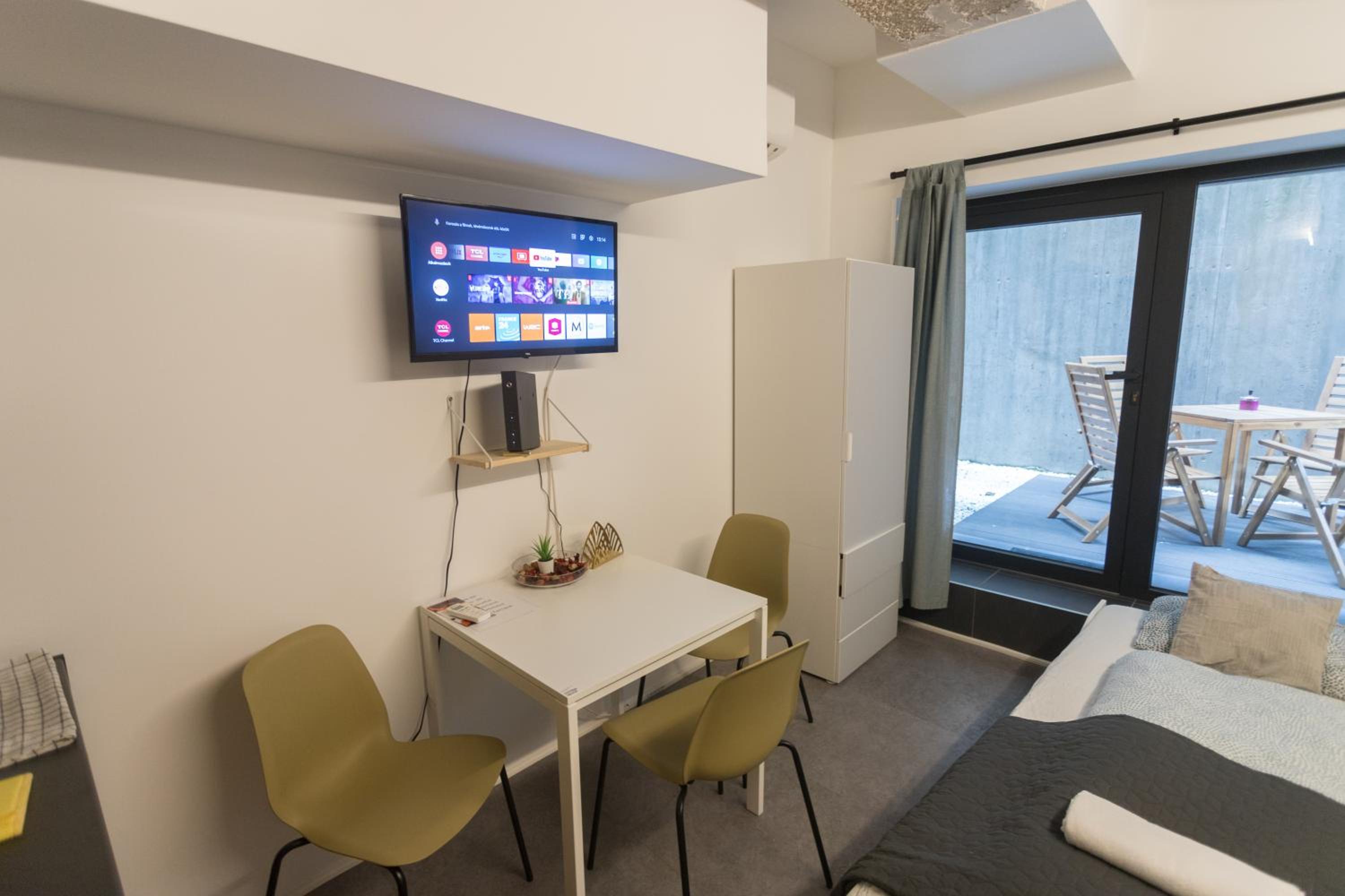 Peaceful Basement Apartment with Terrace & free GYM