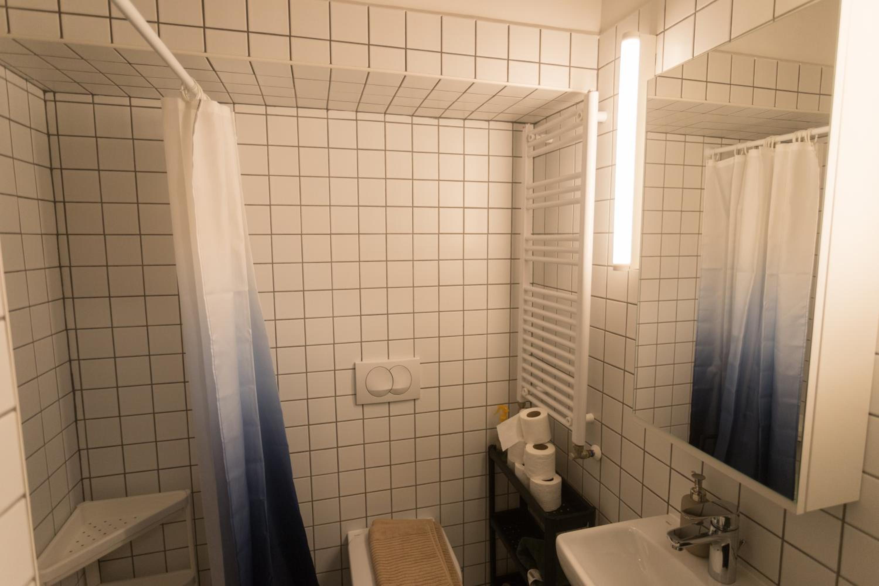 Peaceful Basement Apartment with Terrace & free GYM