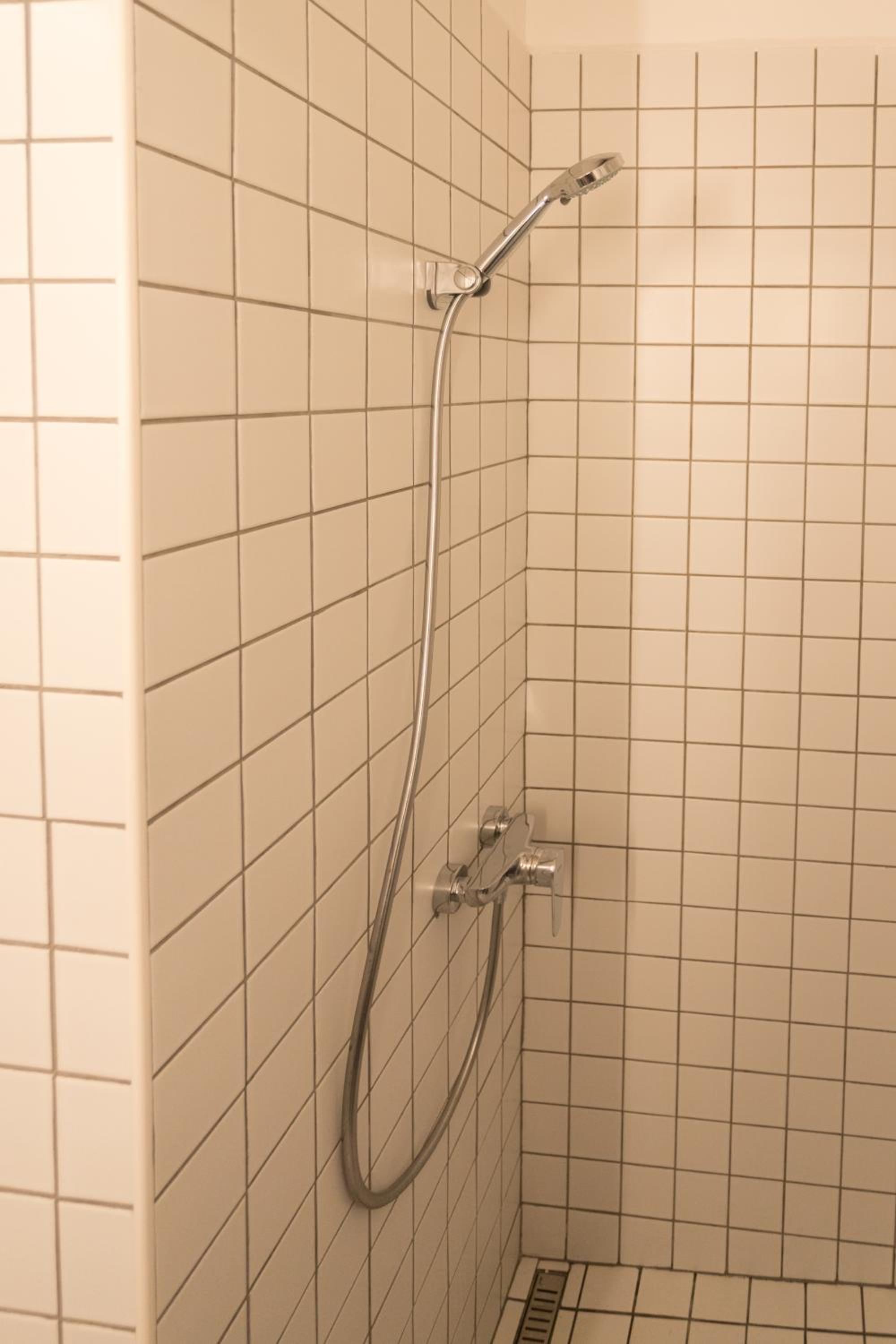 Peaceful Basement Apartment with Terrace & free GYM
