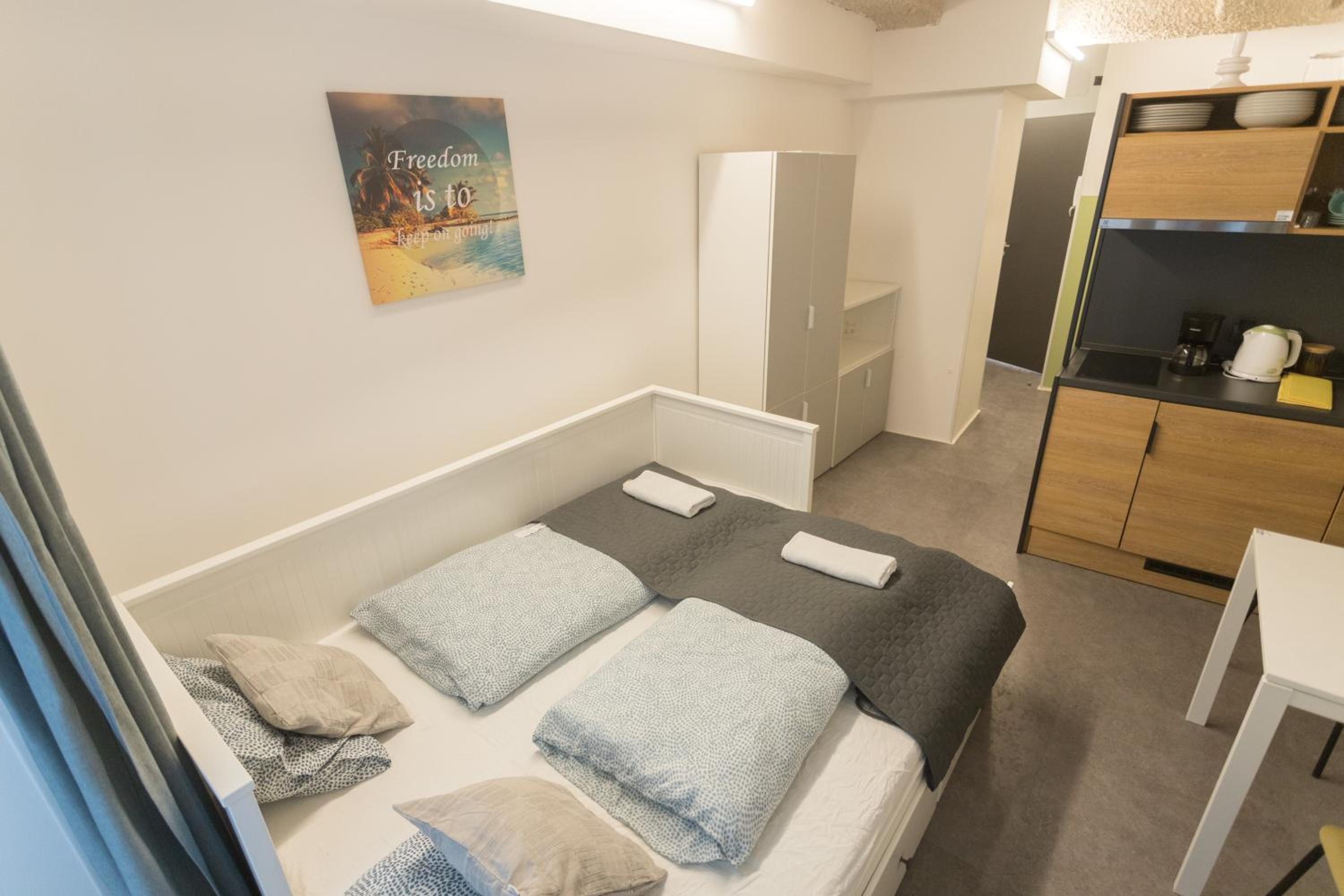 Peaceful Basement Apartment with Terrace & free GYM