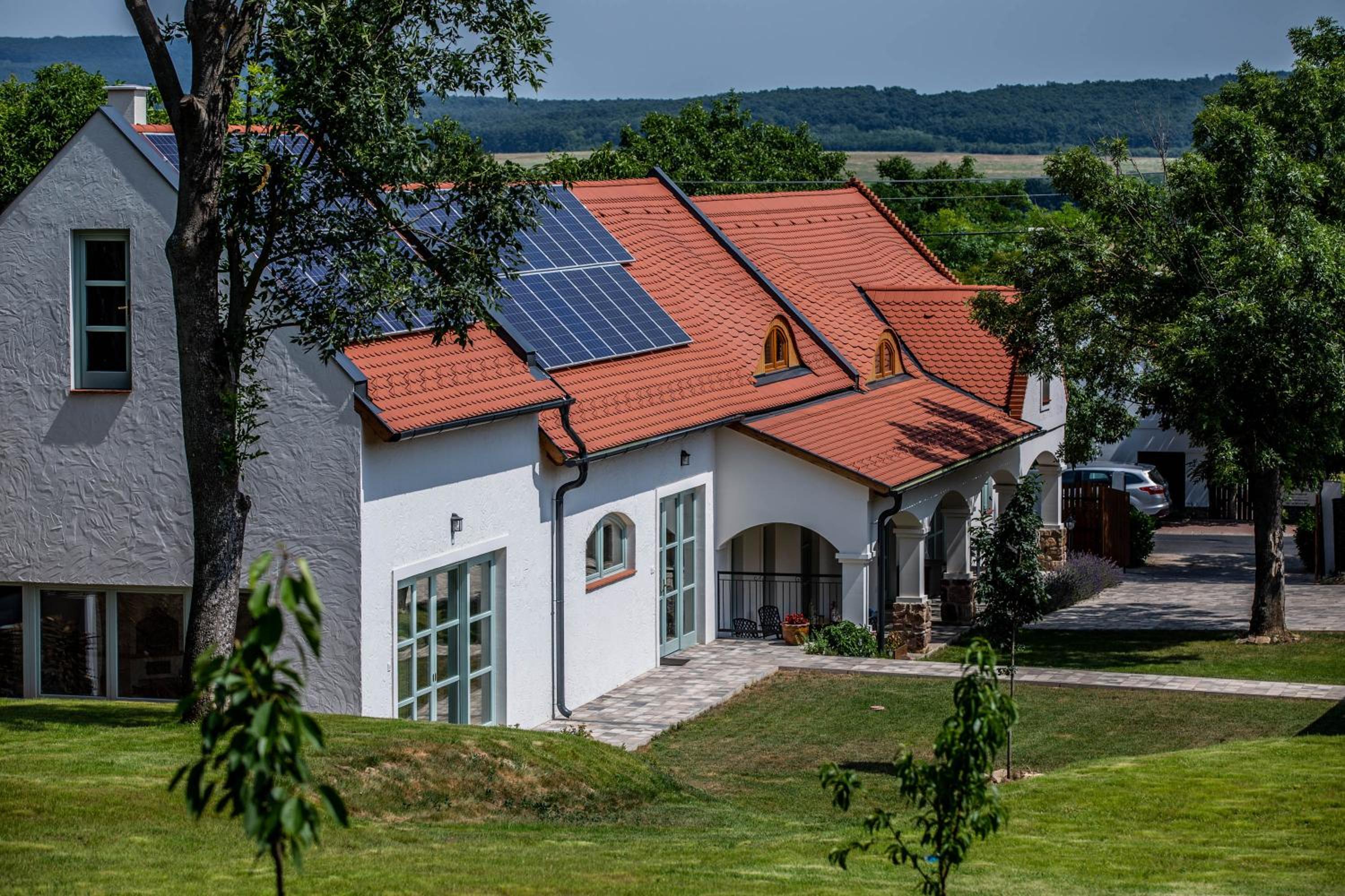 Oszter Udvarház