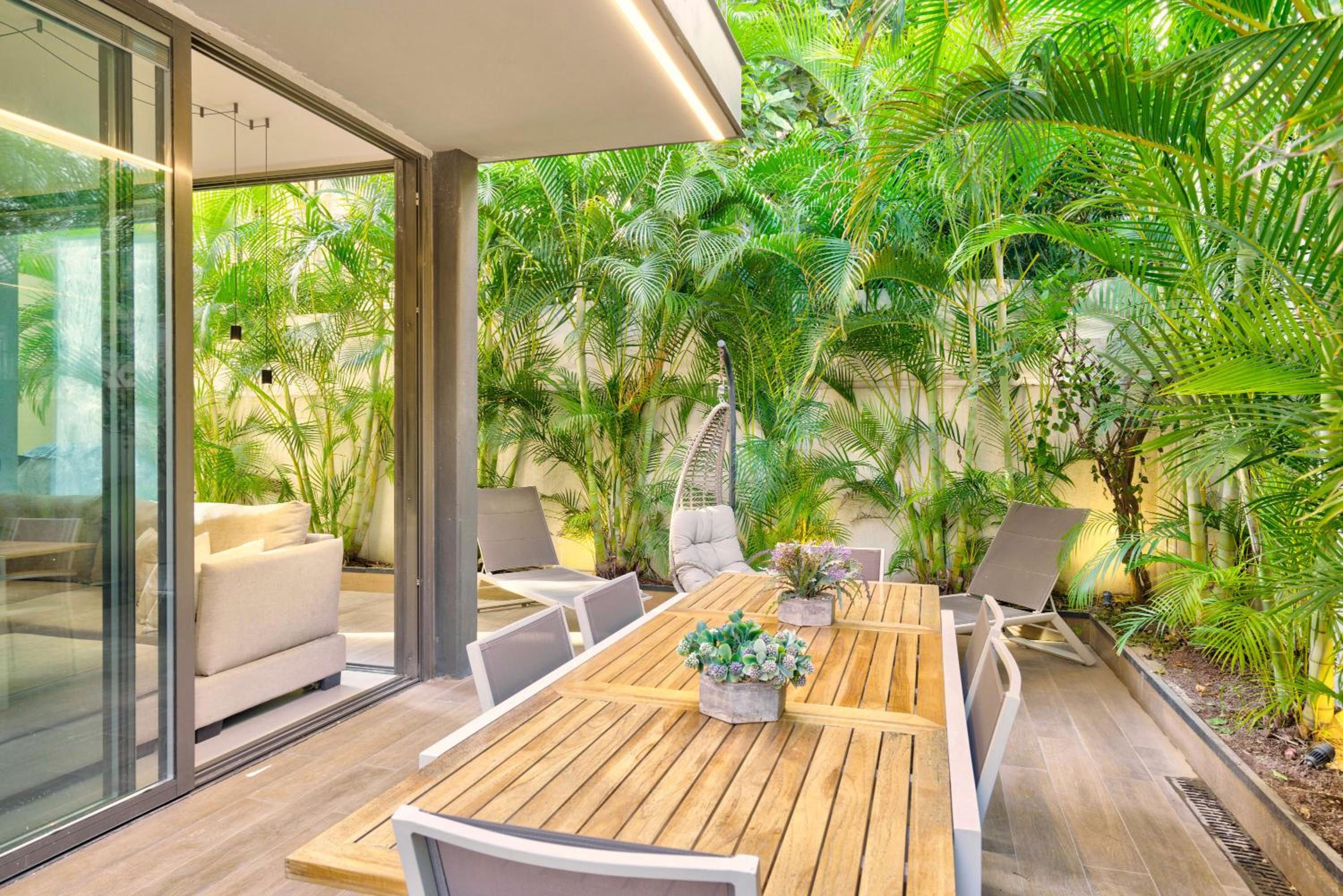 Oasis Garden 2BR near the Sea by HolyGuest view 2