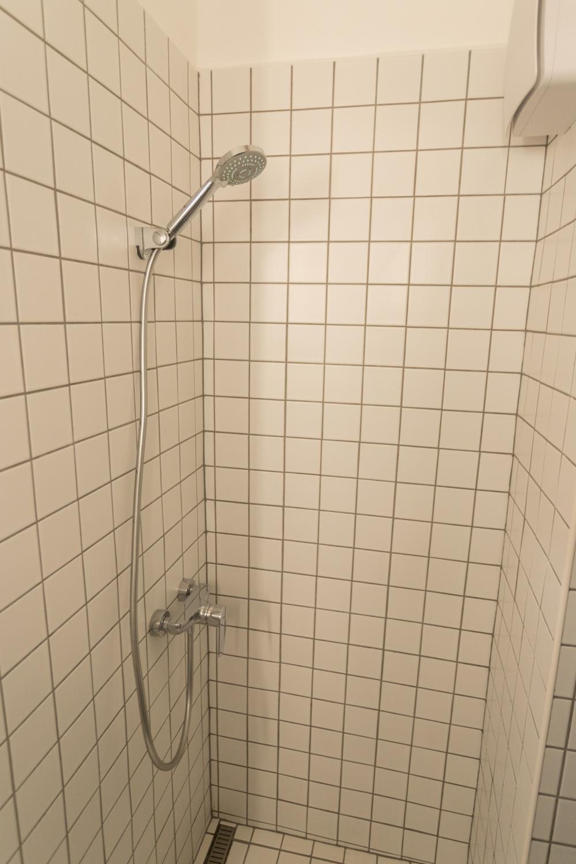Peaceful Basement Apartment with Terrace & free GYM