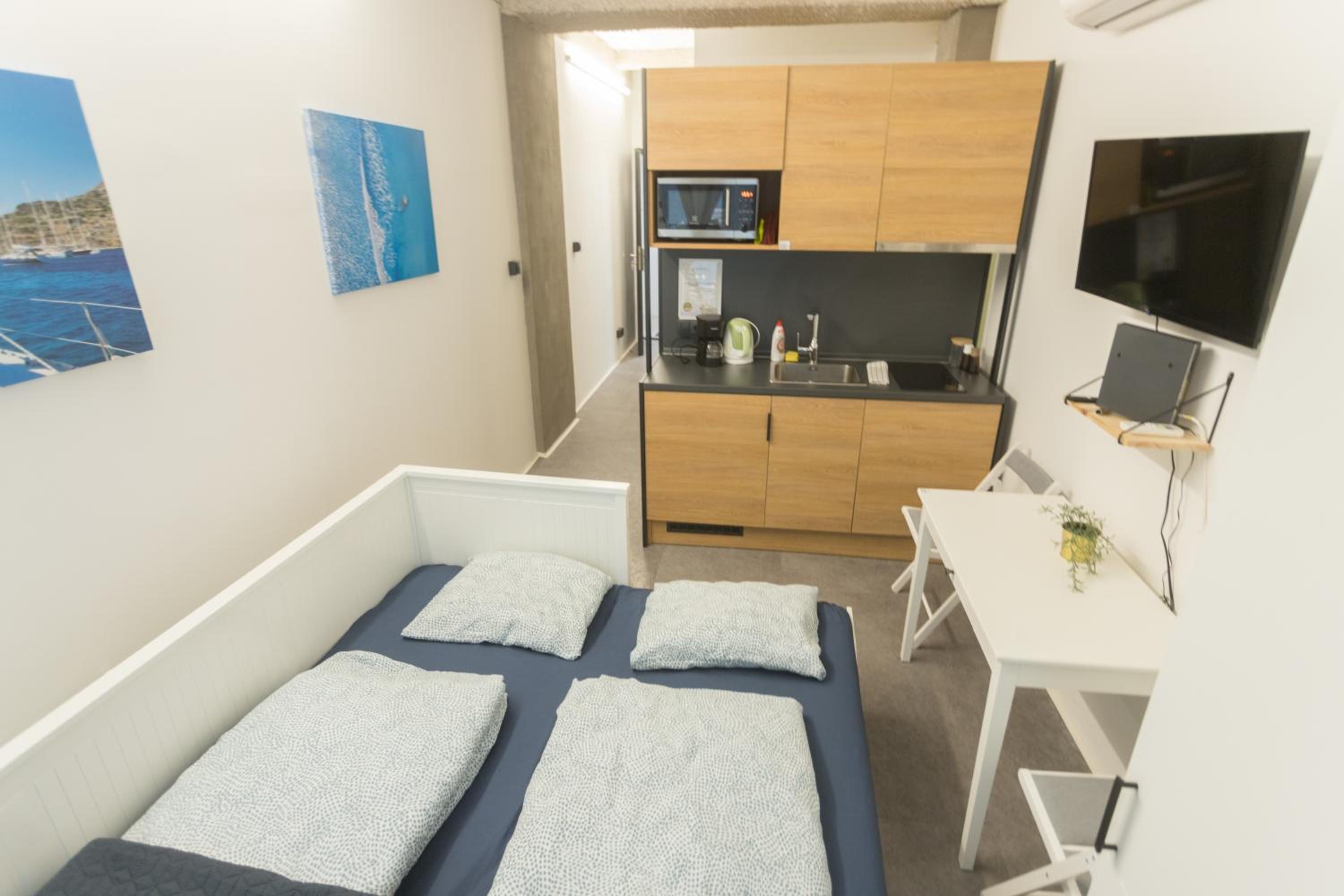 Peaceful Basement Apartment with Terrace & free GYM