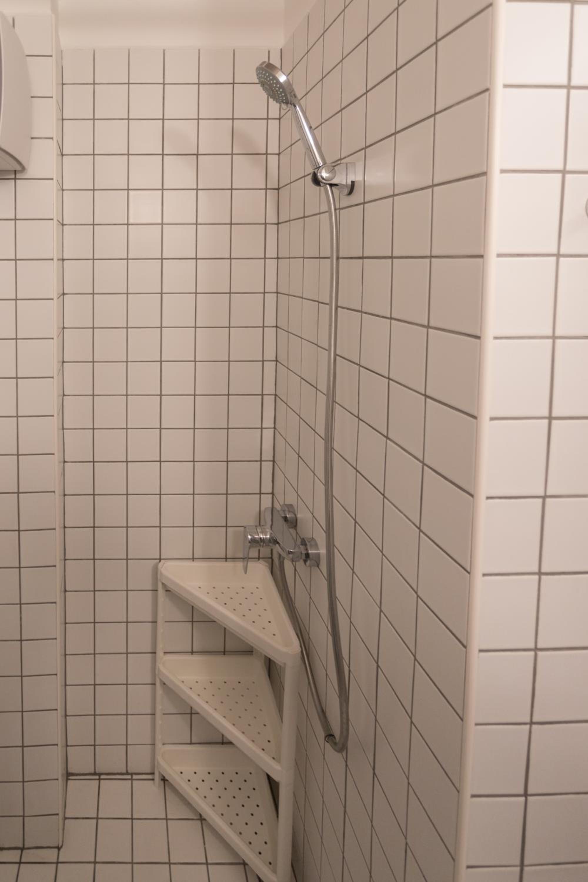 Peaceful Basement Apartment with Terrace & free GYM