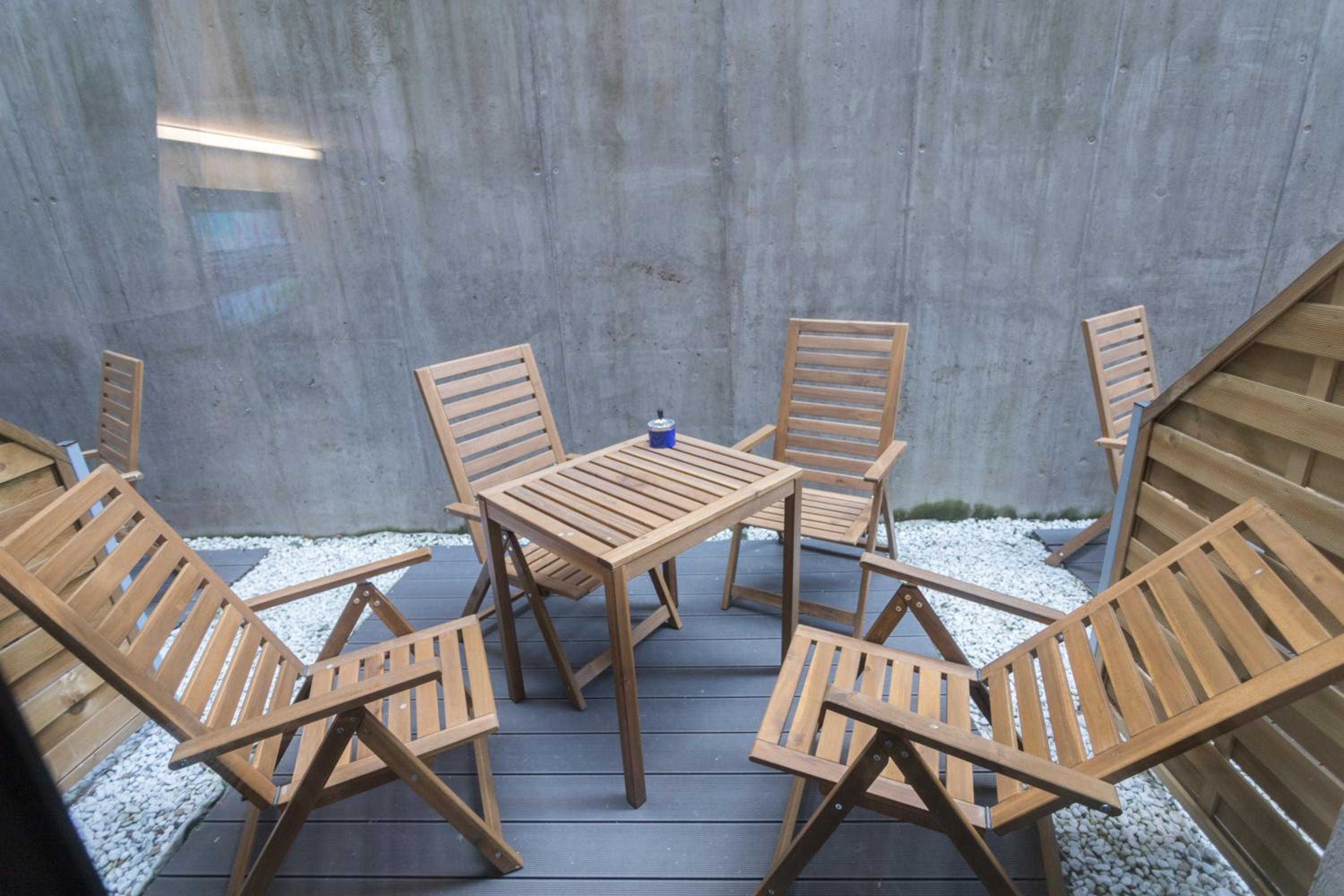 Peaceful Basement Apartment with Terrace & free GYM
