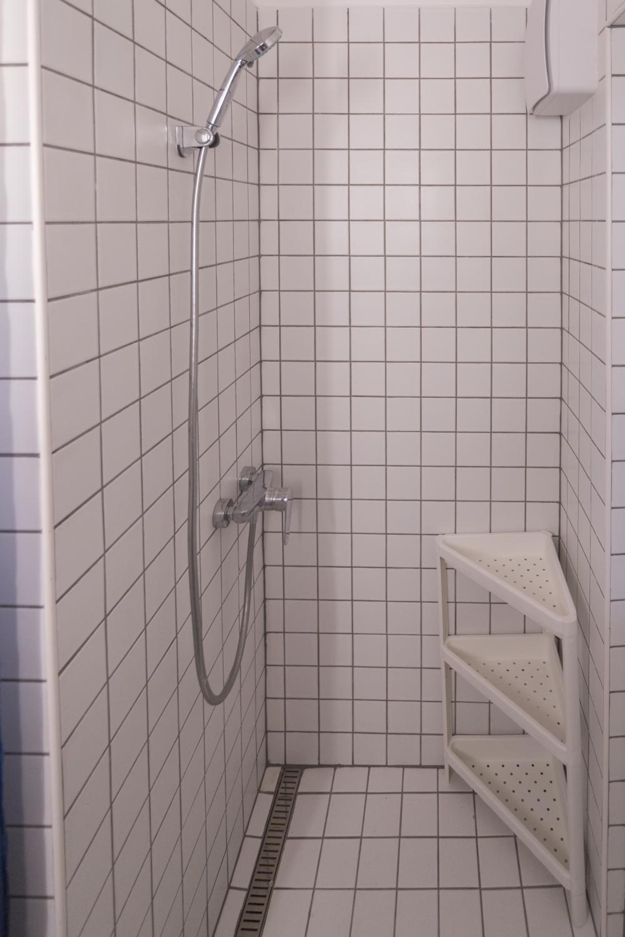 Peaceful Basement Apartment with Terrace & free GYM