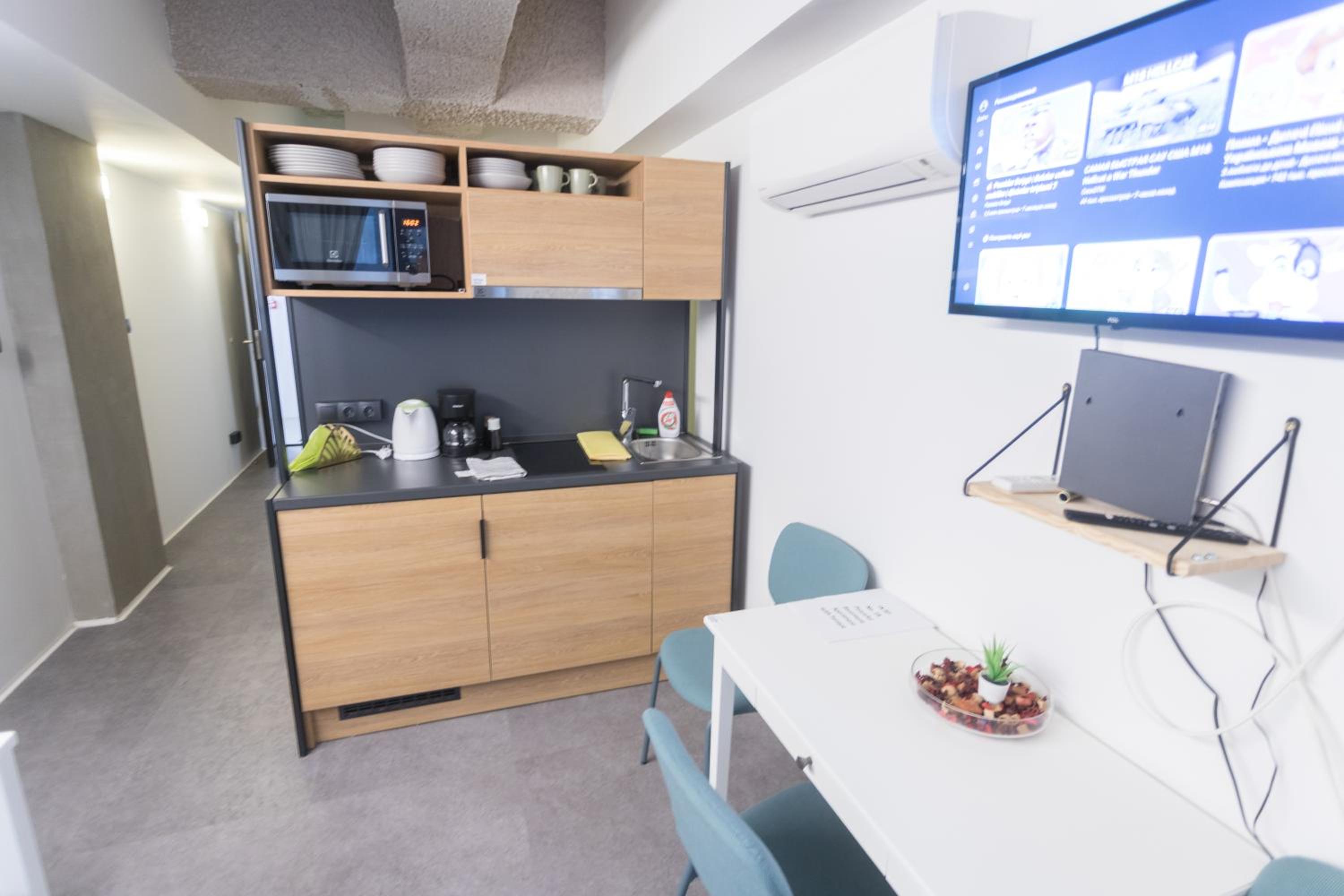 Peaceful Basement Apartment with Terrace & free GYM