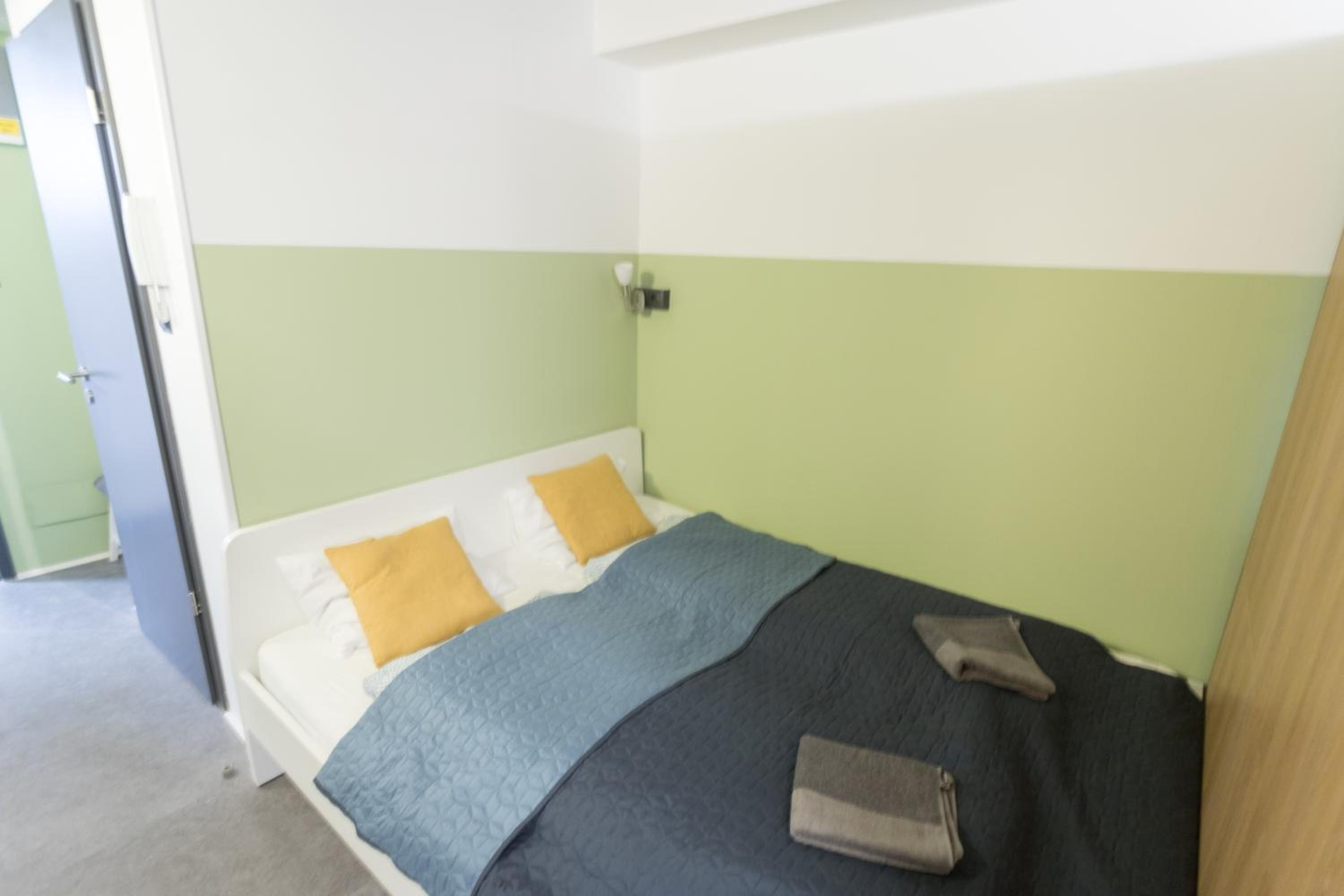 Peaceful Basement Apartment with Terrace & free GYM