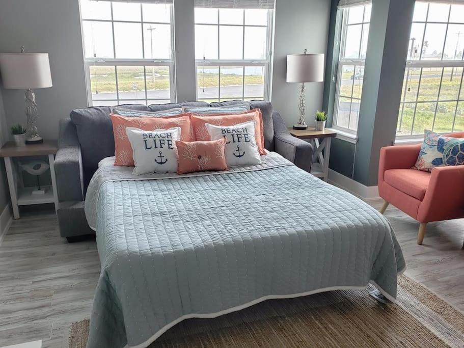 WhiteCap Beach, Pool, BBQ Sleeps 8 view 5