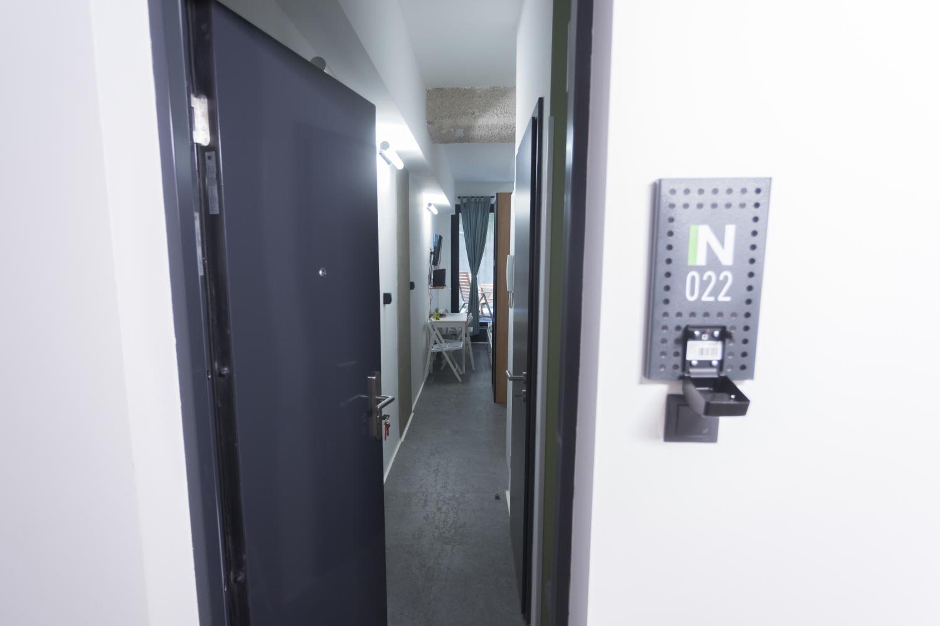 Peaceful Basement Apartment with Terrace & free GYM
