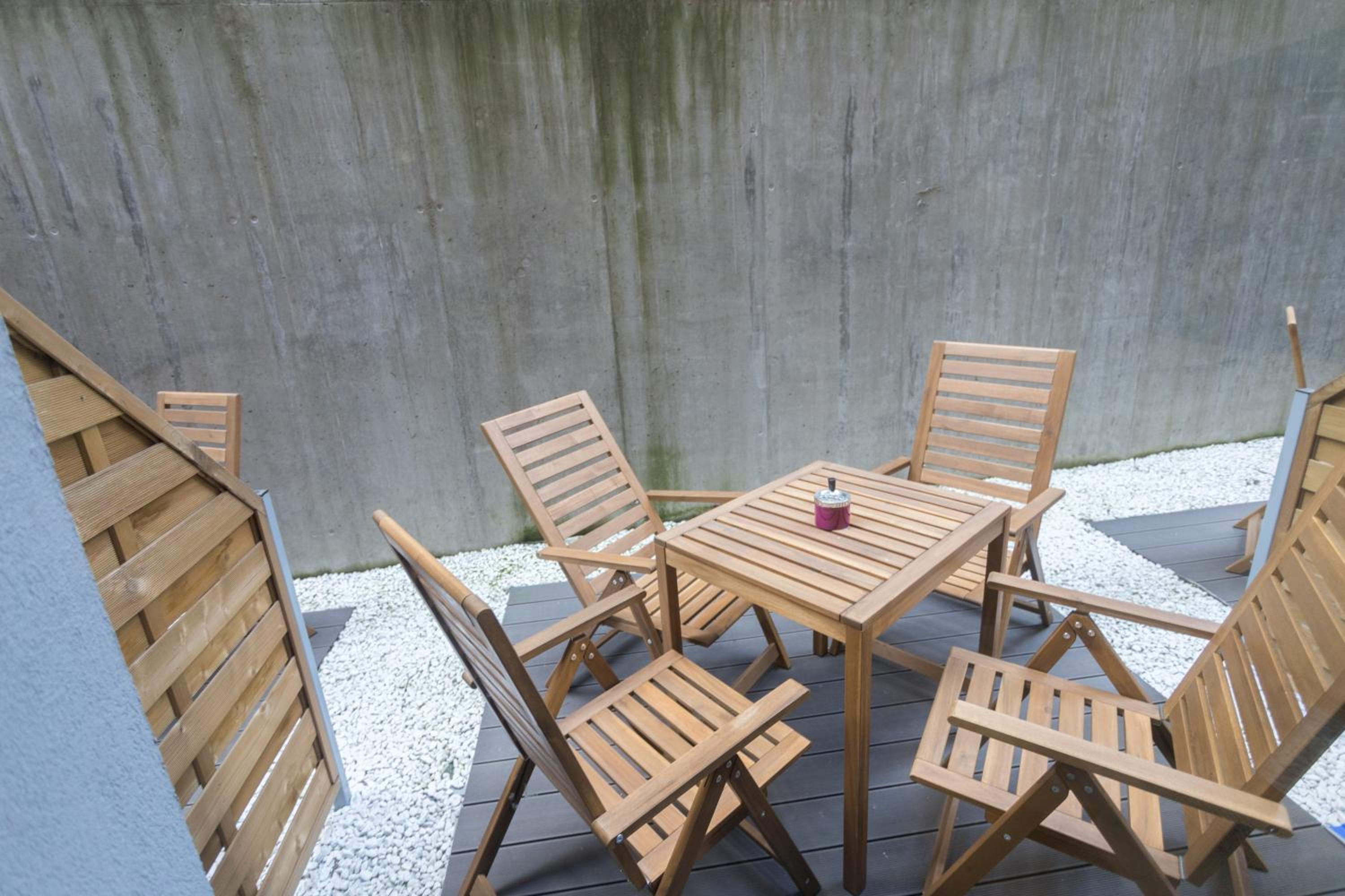 Peaceful Basement Apartment with Terrace & free GYM