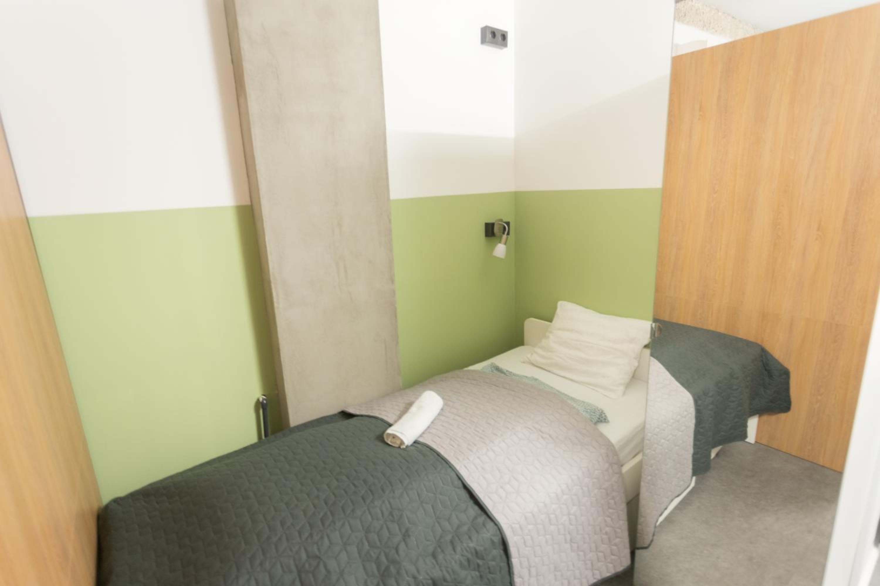 Peaceful Basement Apartment with Terrace & free GYM